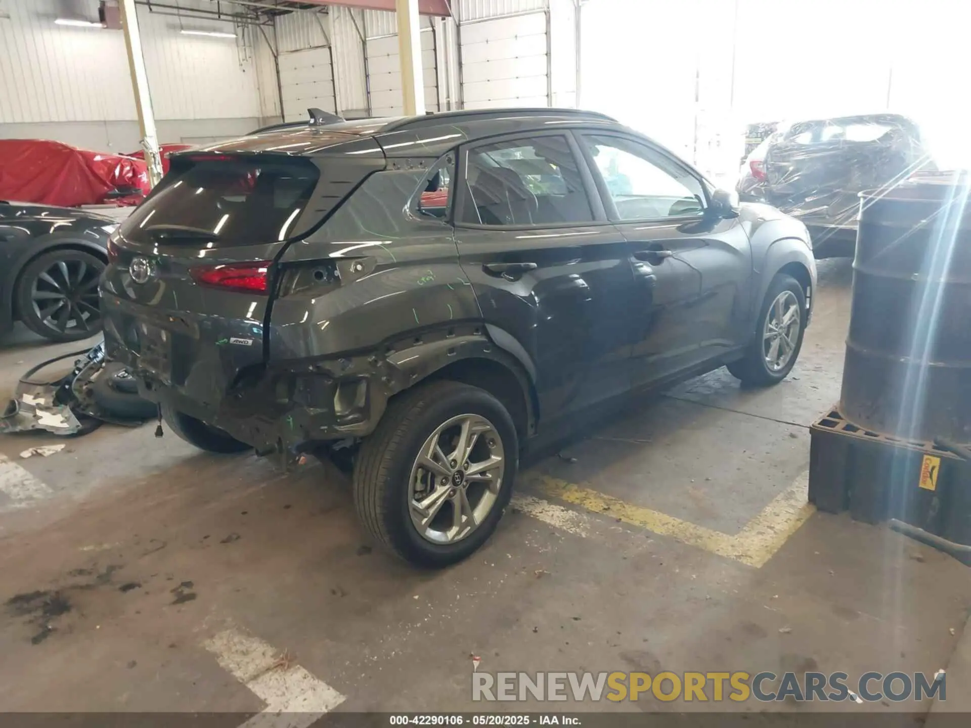 4 Photograph of a damaged car KM8K6CAB6NU828929 HYUNDAI KONA 2022