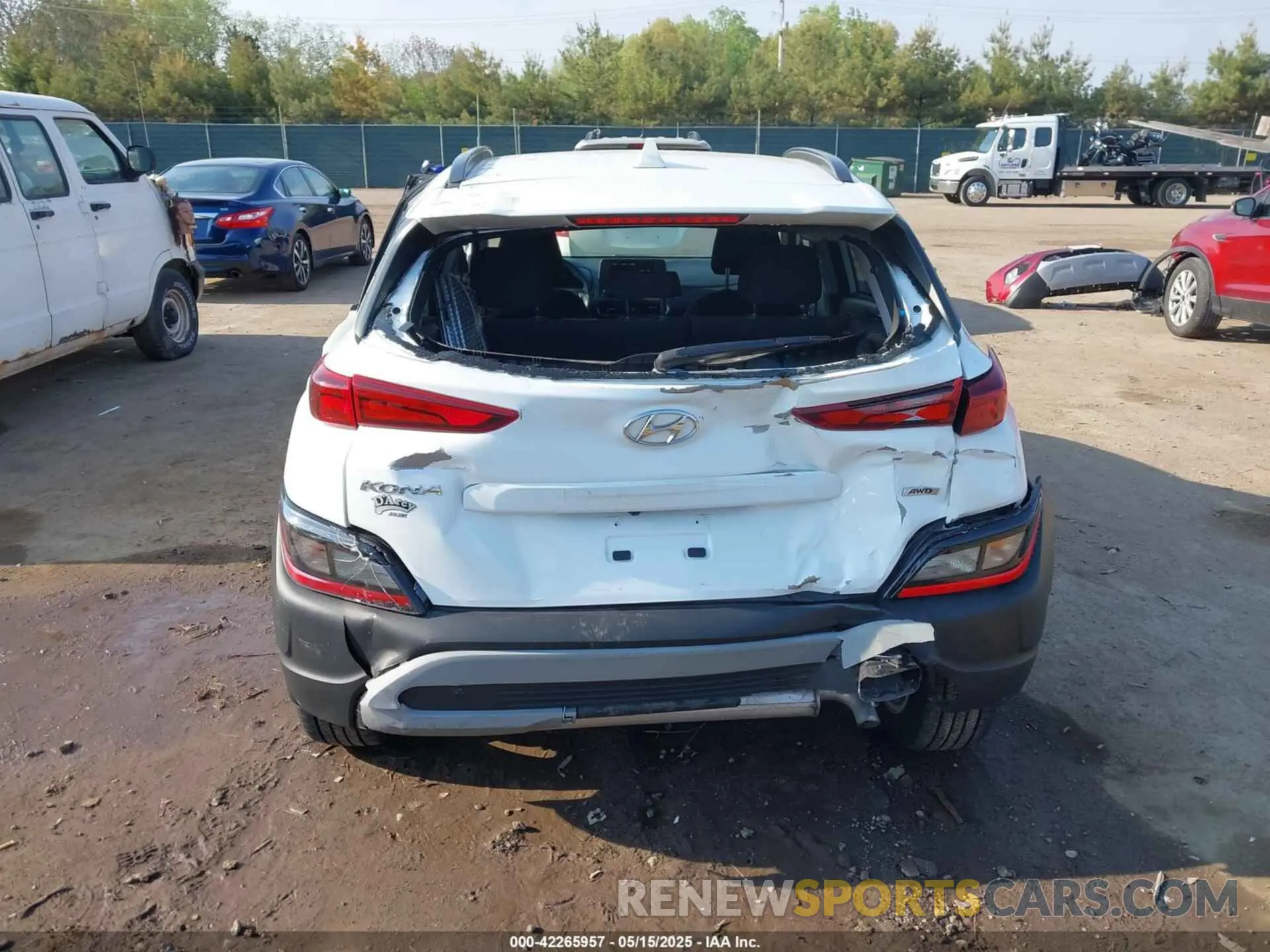 17 Photograph of a damaged car KM8K6CAB7NU901581 HYUNDAI KONA 2022
