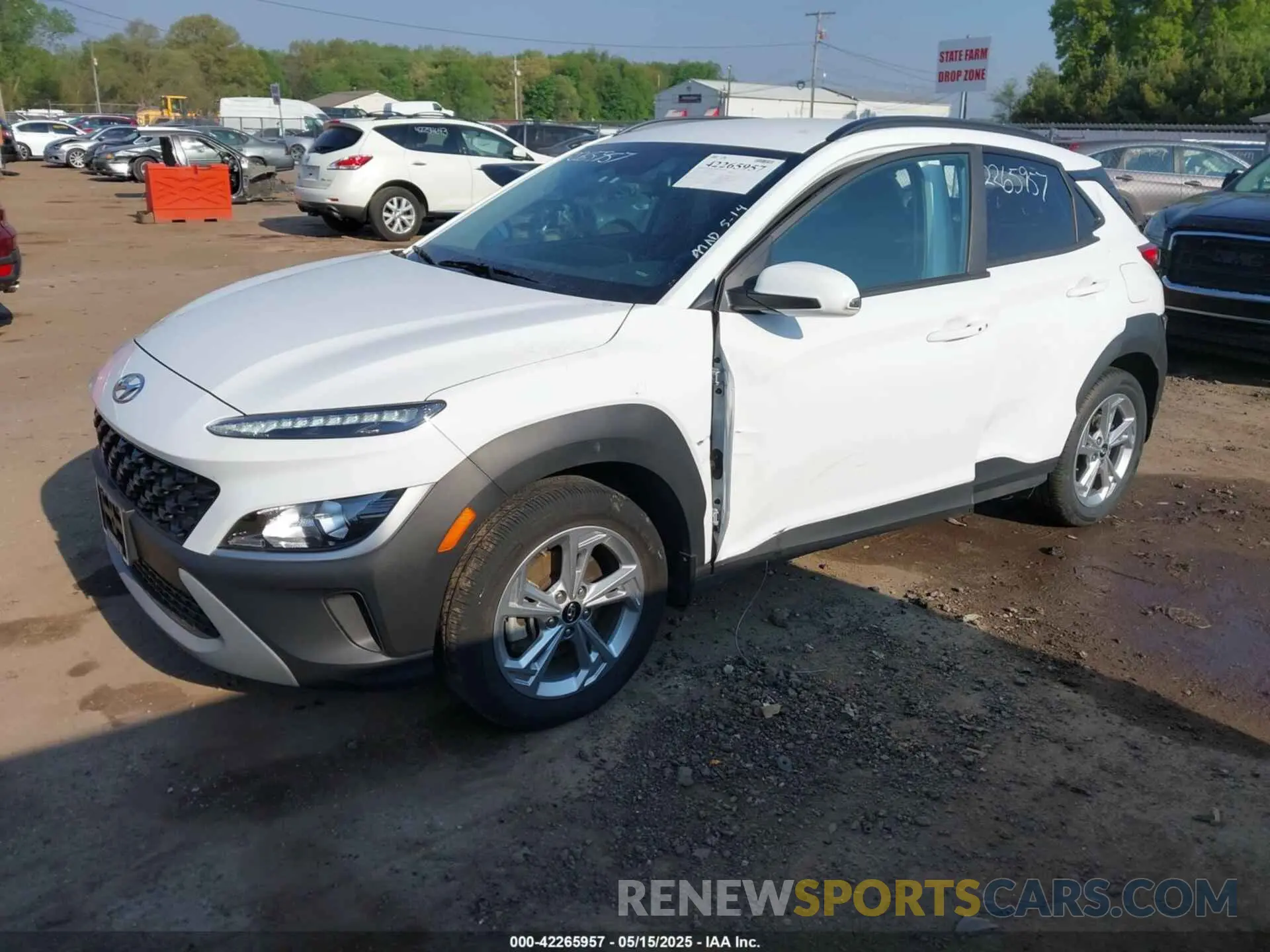 2 Photograph of a damaged car KM8K6CAB7NU901581 HYUNDAI KONA 2022