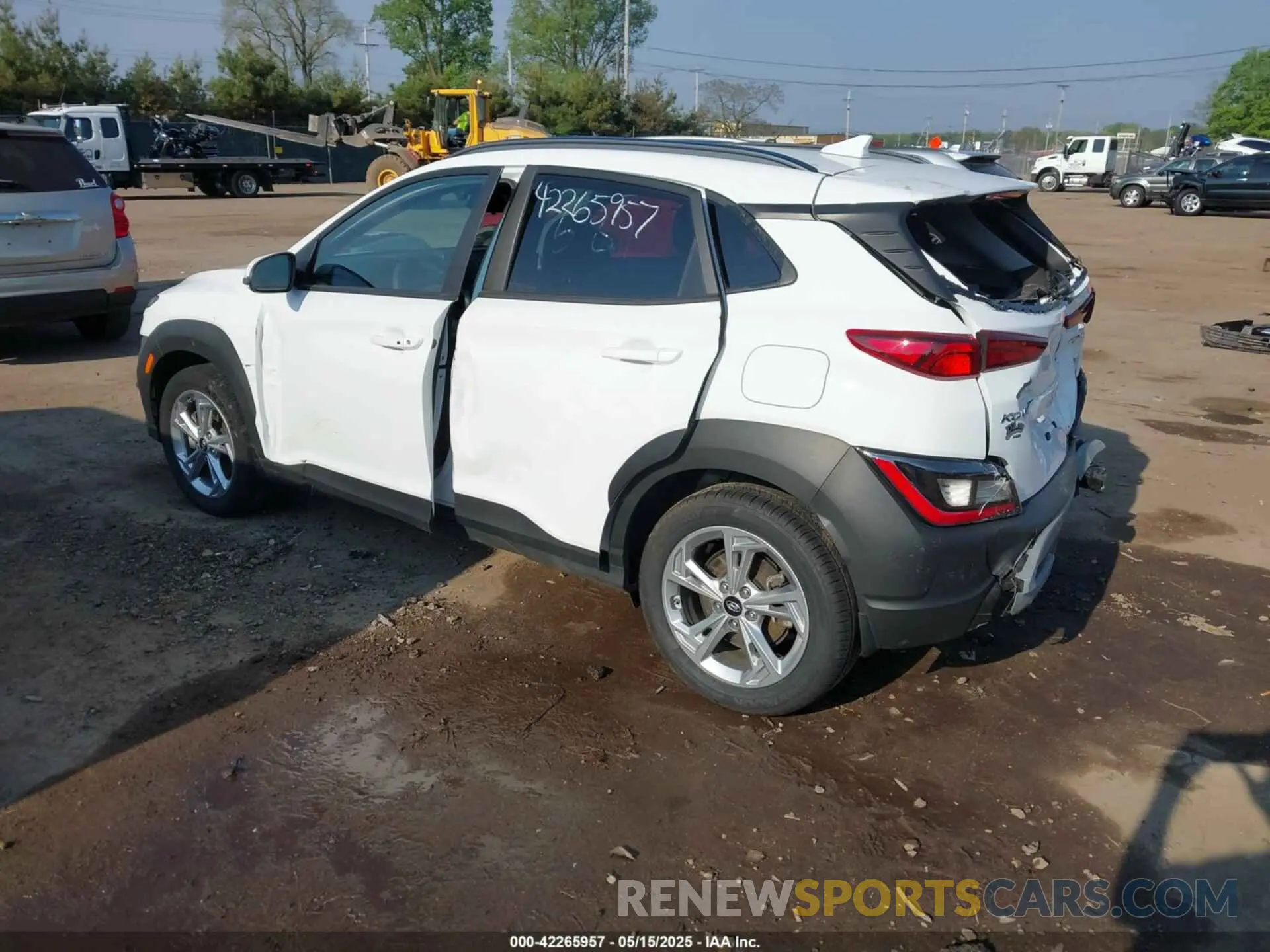 3 Photograph of a damaged car KM8K6CAB7NU901581 HYUNDAI KONA 2022