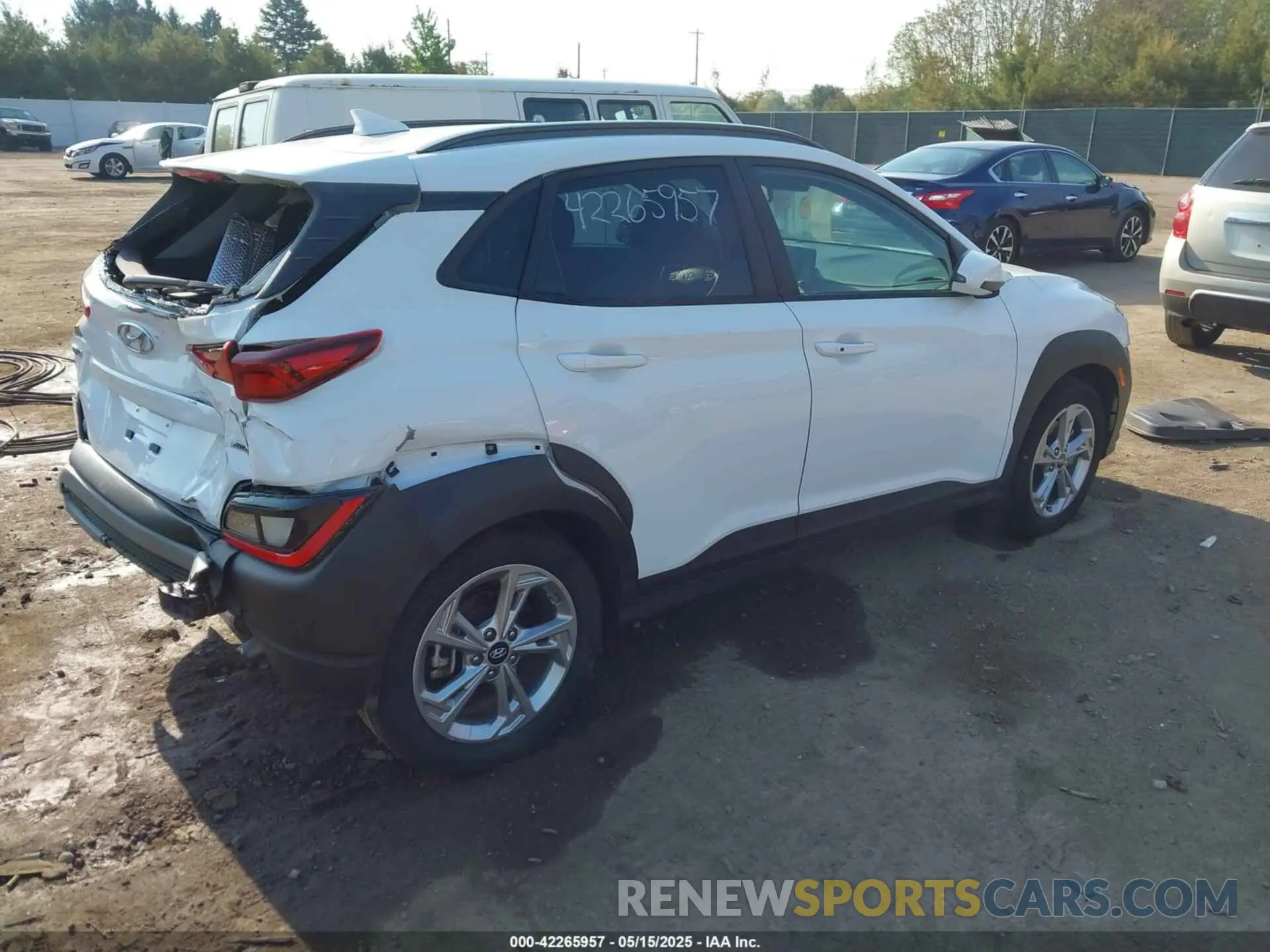 4 Photograph of a damaged car KM8K6CAB7NU901581 HYUNDAI KONA 2022