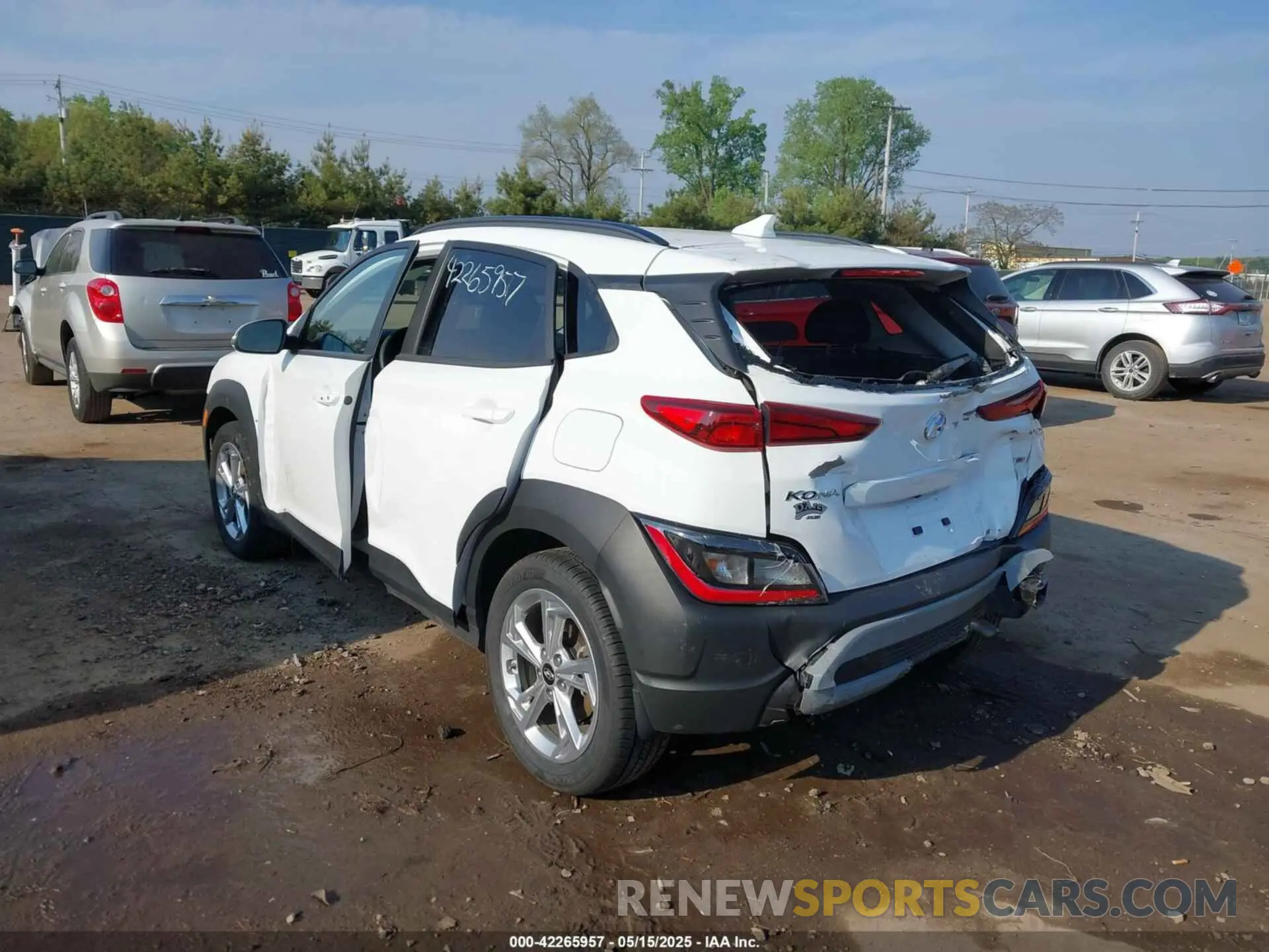 6 Photograph of a damaged car KM8K6CAB7NU901581 HYUNDAI KONA 2022