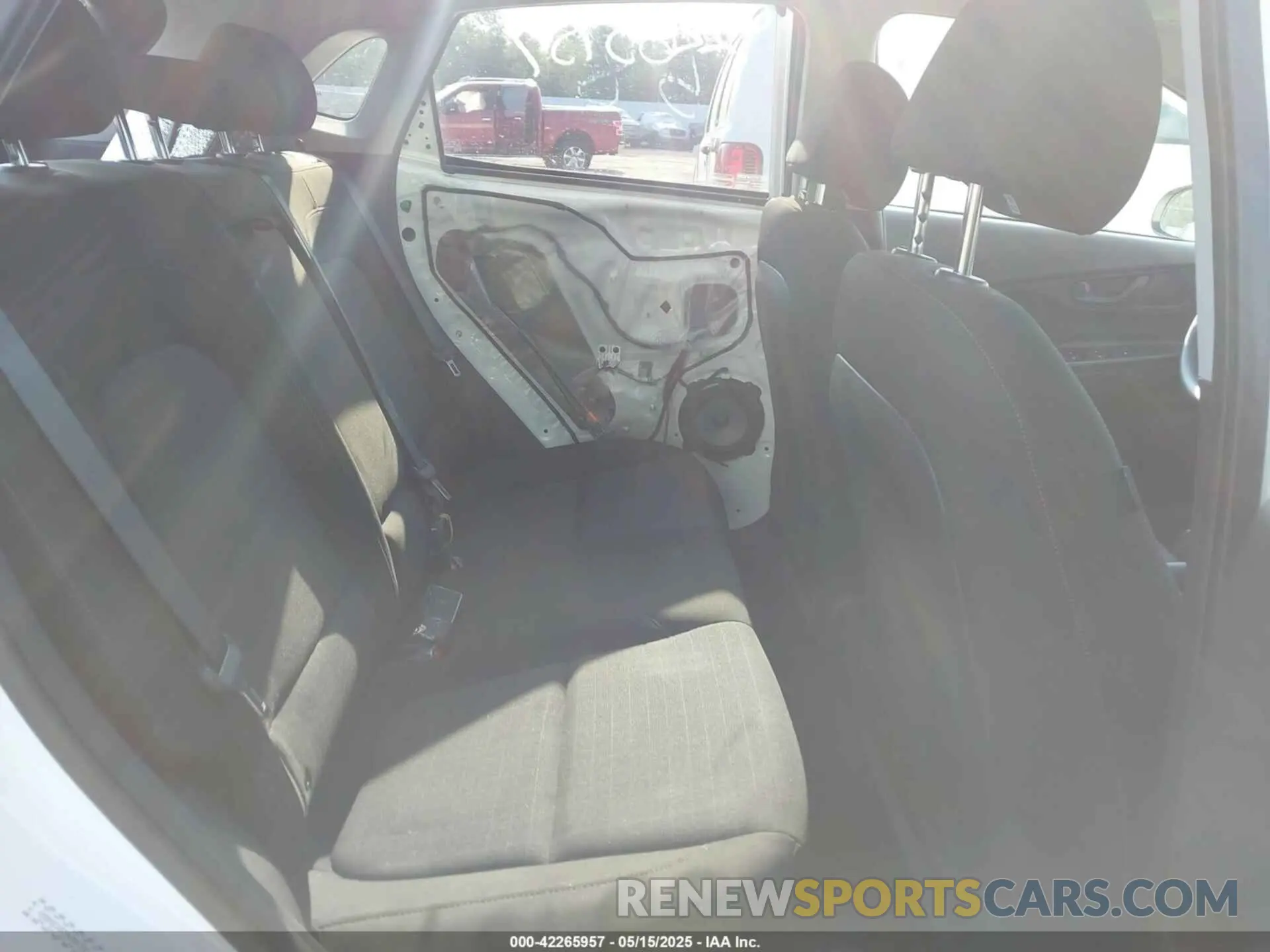8 Photograph of a damaged car KM8K6CAB7NU901581 HYUNDAI KONA 2022
