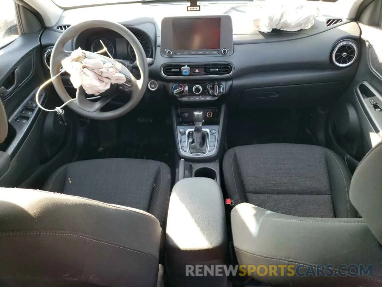 8 Photograph of a damaged car KM8K6CAB9NU872231 HYUNDAI KONA 2022