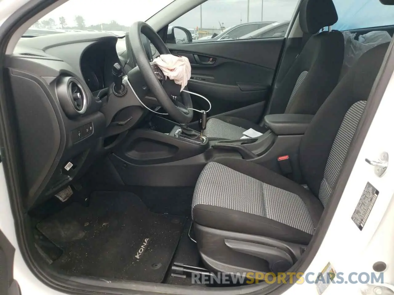 7 Photograph of a damaged car KM8K22AB2PU026564 HYUNDAI KONA 2023