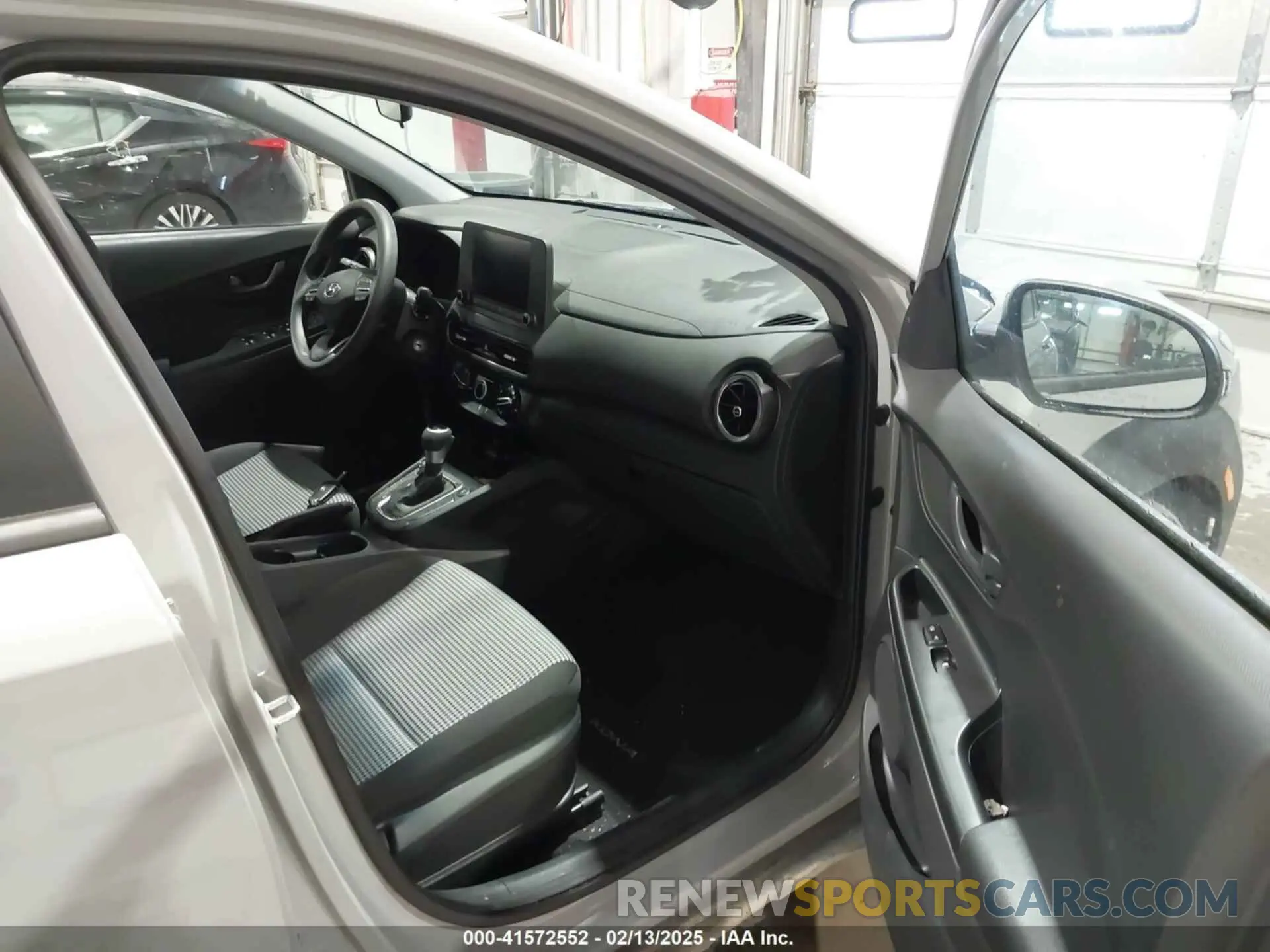 5 Photograph of a damaged car KM8K2CAB2PU013965 HYUNDAI KONA 2023