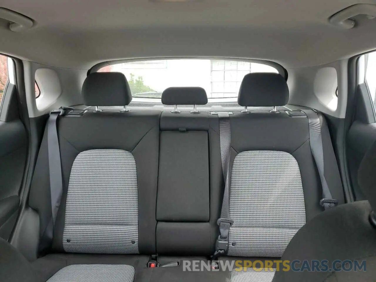 10 Photograph of a damaged car KM8K2CAB2PU035920 HYUNDAI KONA 2023