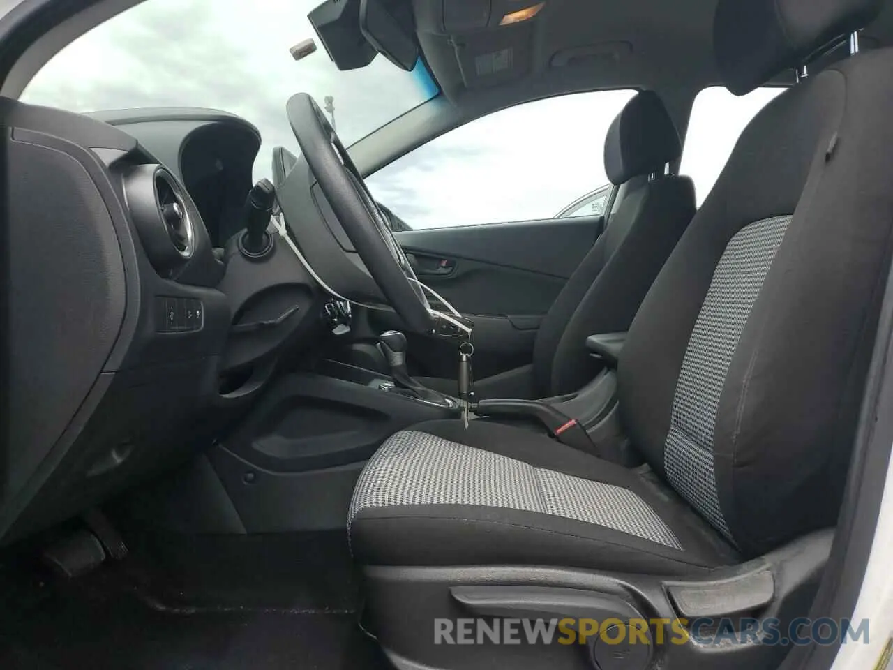 7 Photograph of a damaged car KM8K2CAB2PU035920 HYUNDAI KONA 2023