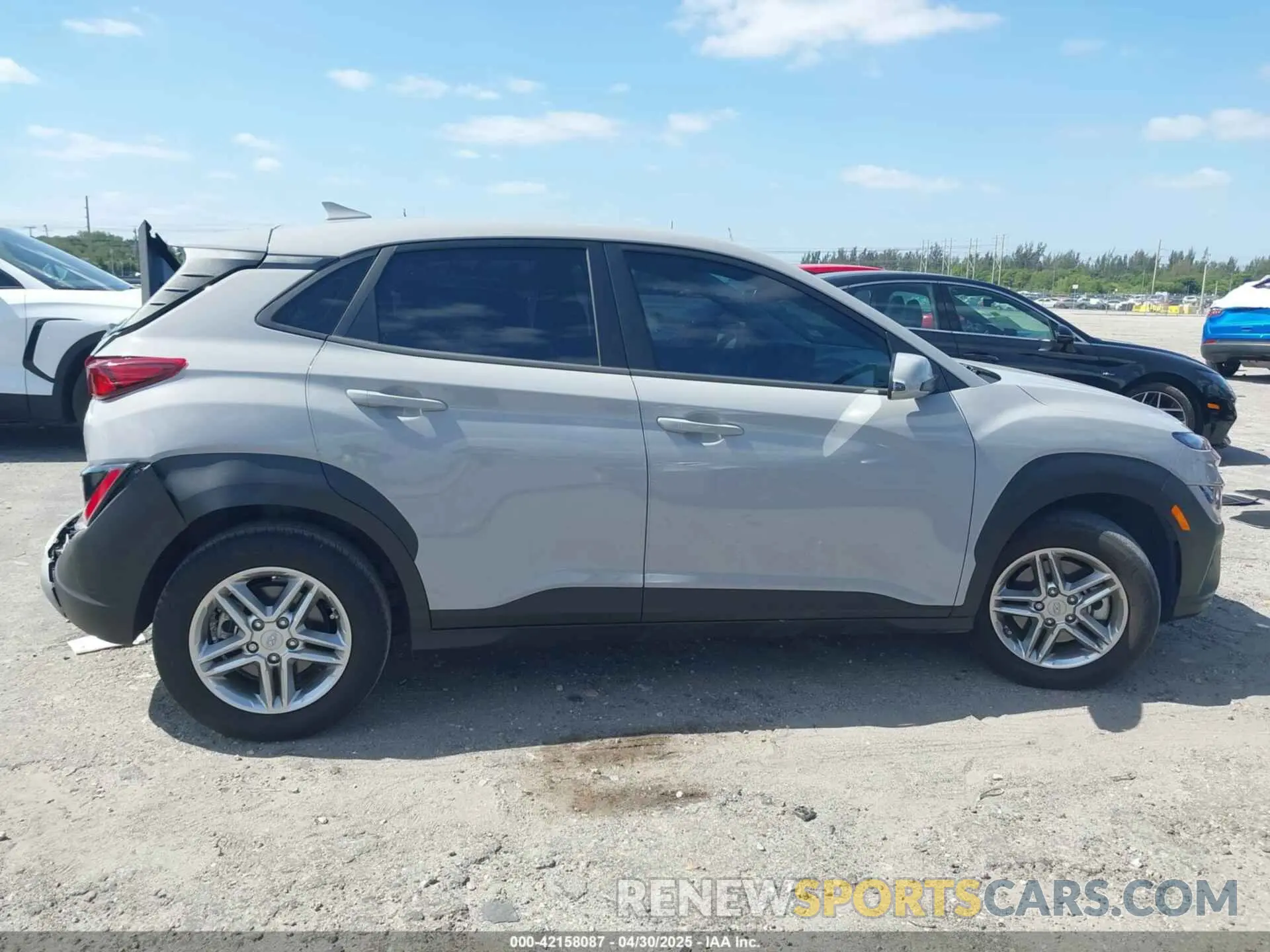 12 Photograph of a damaged car KM8K2CAB7PU049408 HYUNDAI KONA 2023