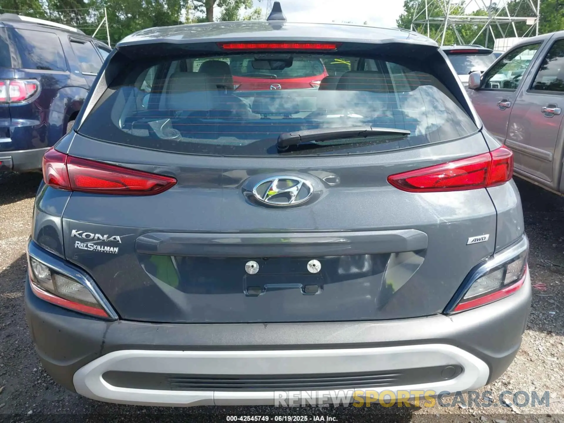 17 Photograph of a damaged car KM8K2CABXPU040413 HYUNDAI KONA 2023