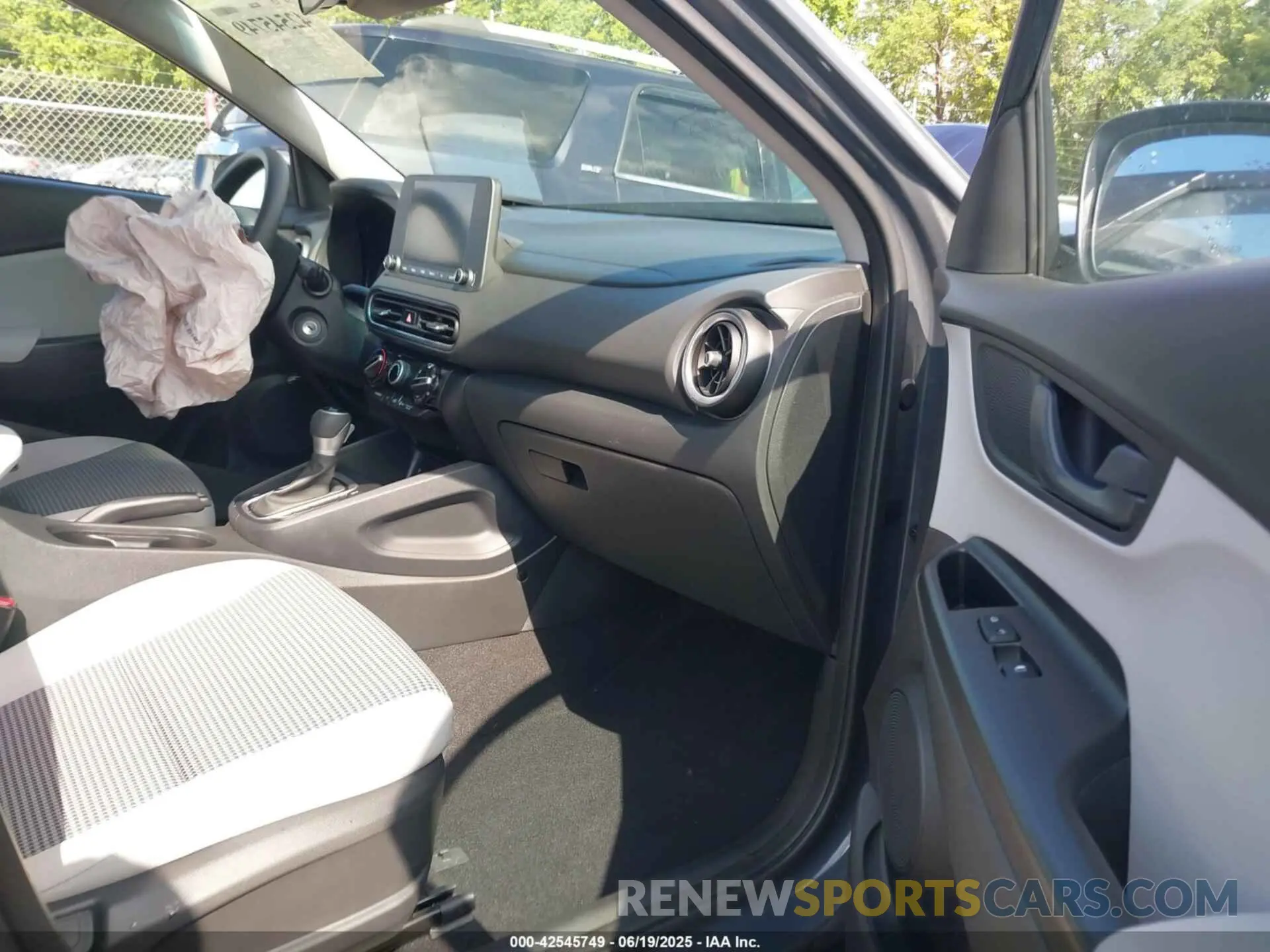 5 Photograph of a damaged car KM8K2CABXPU040413 HYUNDAI KONA 2023