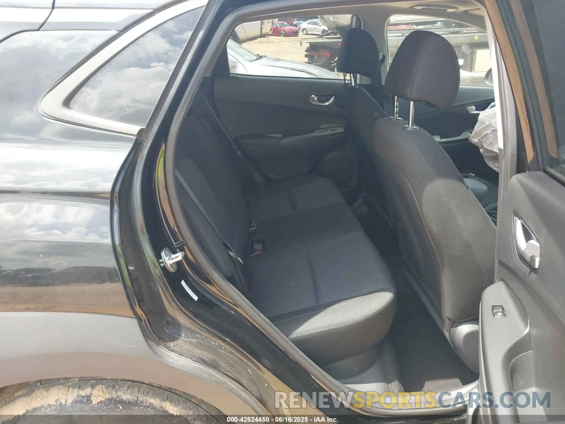 8 Photograph of a damaged car KM8K32ABXPU962963 HYUNDAI KONA 2023