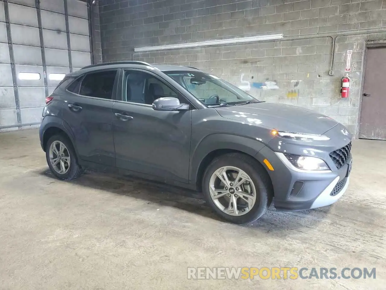 4 Photograph of a damaged car KM8K3CAB1PU983870 HYUNDAI KONA 2023