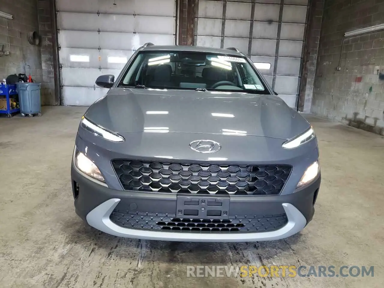 5 Photograph of a damaged car KM8K3CAB1PU983870 HYUNDAI KONA 2023