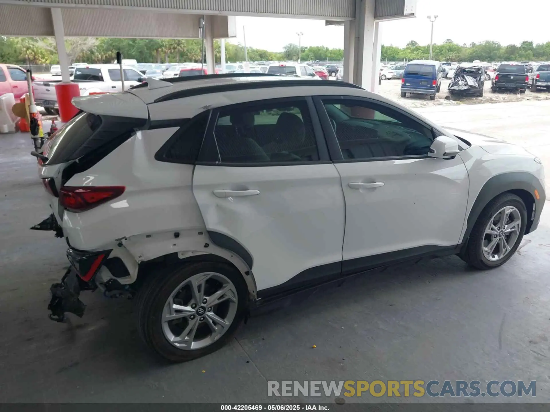 13 Photograph of a damaged car KM8K3CAB2PU025286 HYUNDAI KONA 2023