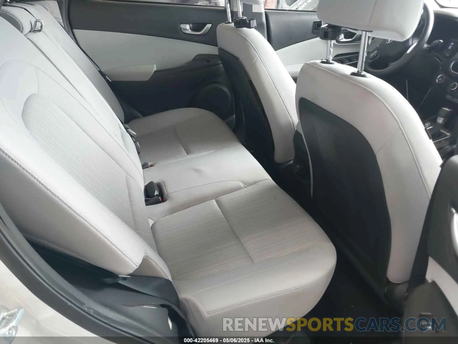 8 Photograph of a damaged car KM8K3CAB2PU025286 HYUNDAI KONA 2023