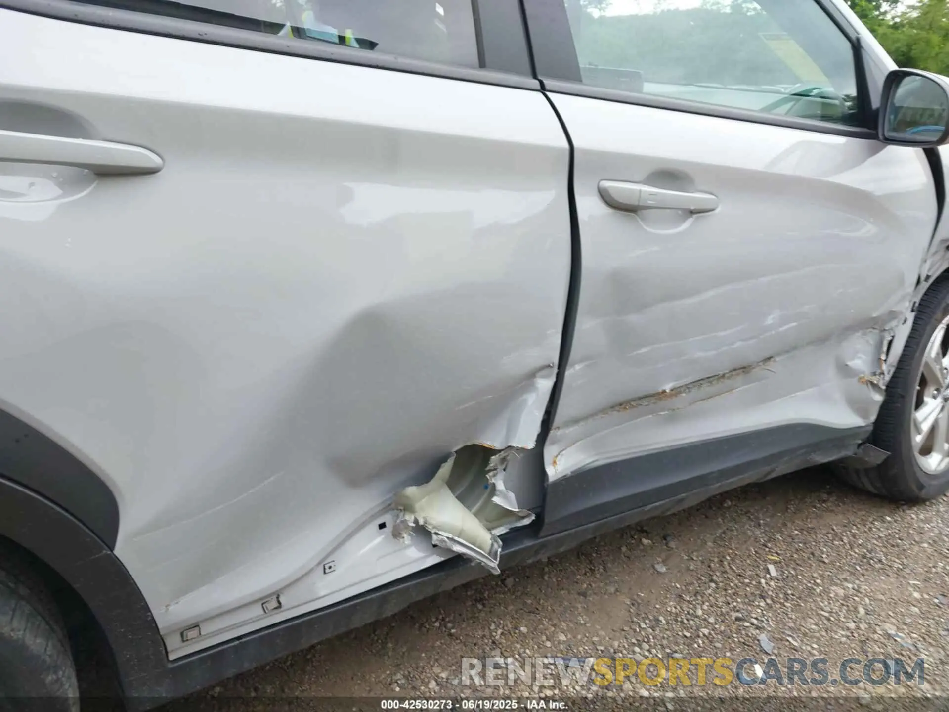 21 Photograph of a damaged car KM8K3CAB6PU025145 HYUNDAI KONA 2023