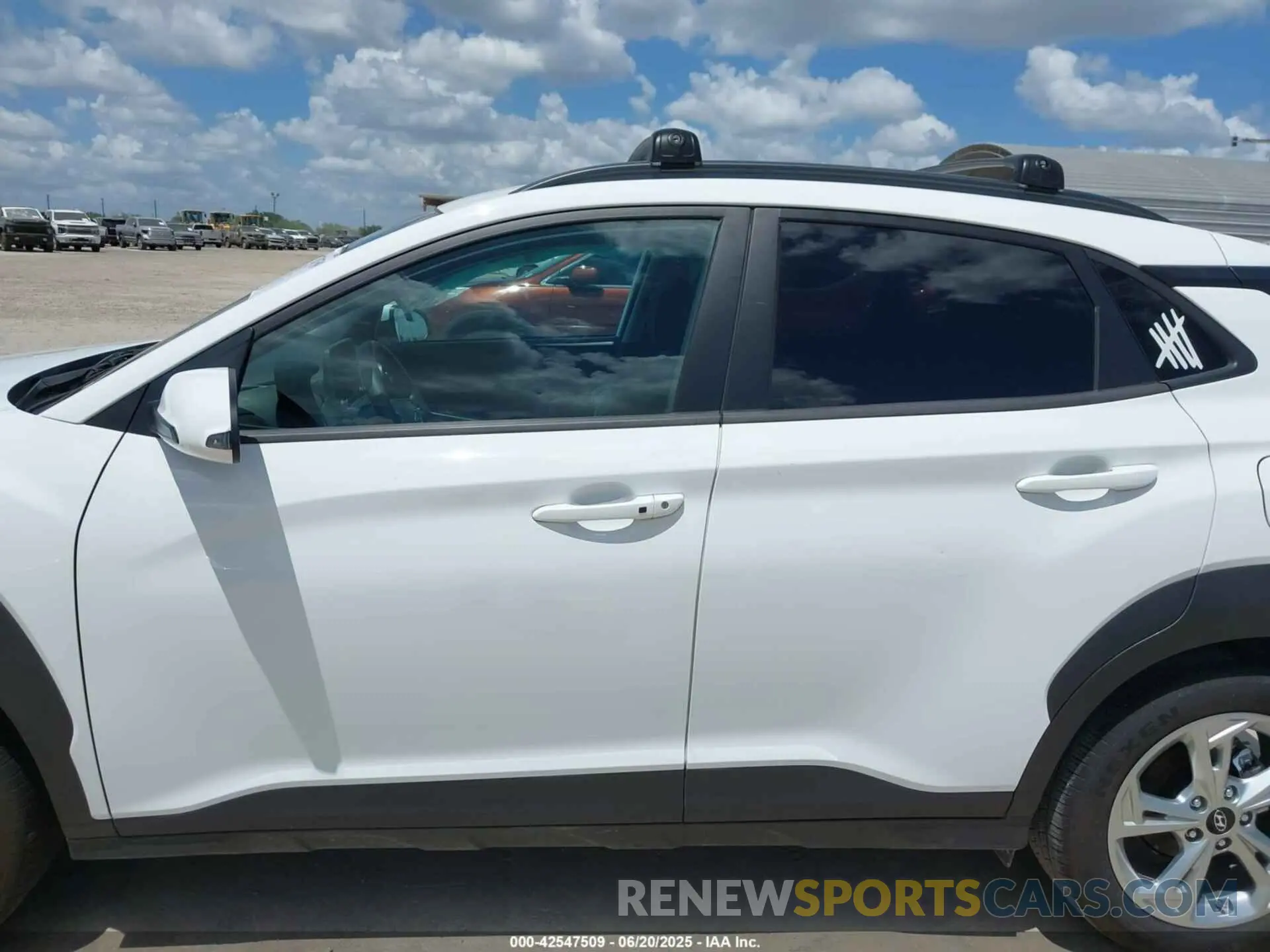 14 Photograph of a damaged car KM8K62AB6PU017029 HYUNDAI KONA 2023