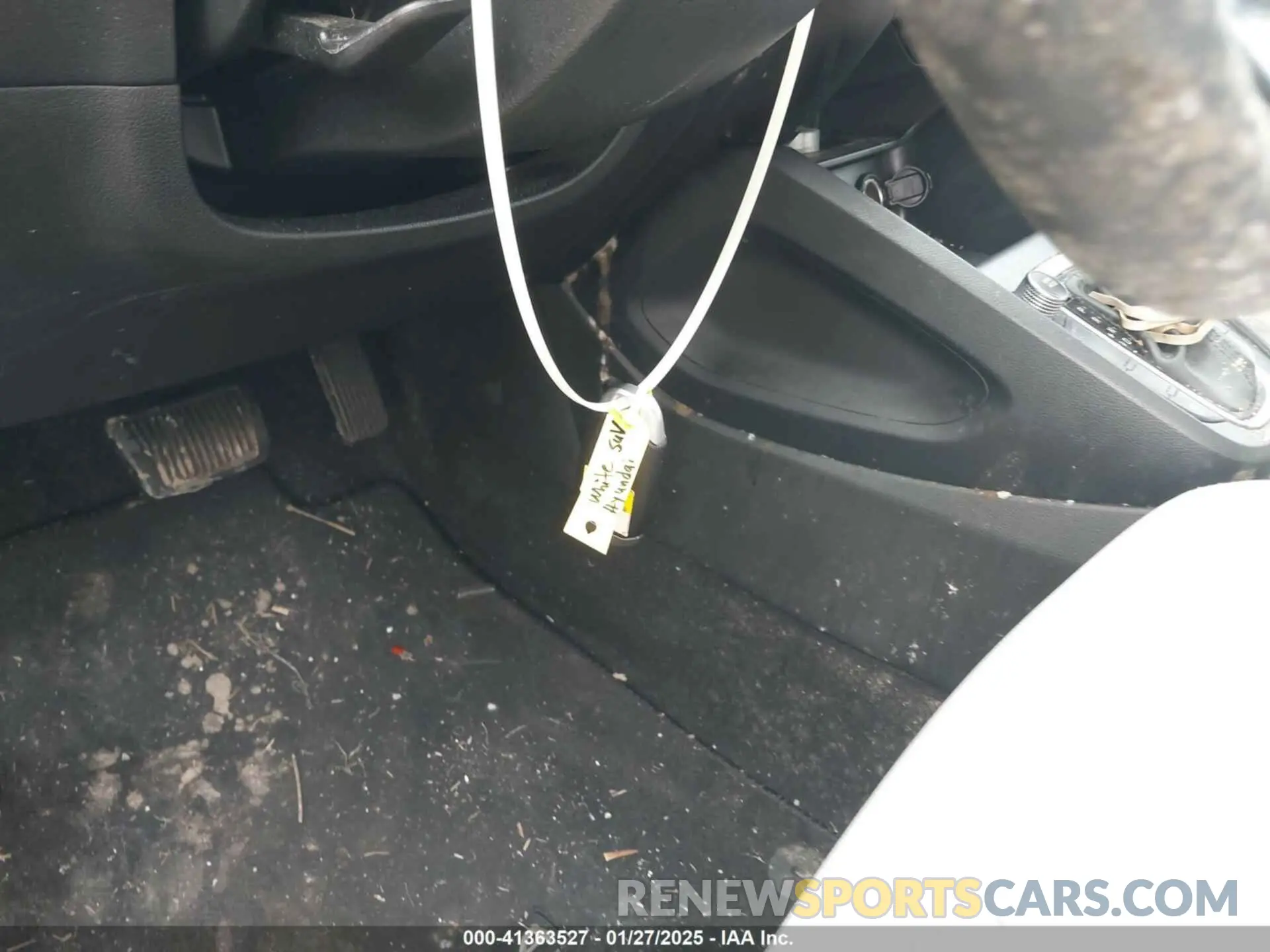 11 Photograph of a damaged car KM8K62AB6PU040648 HYUNDAI KONA 2023