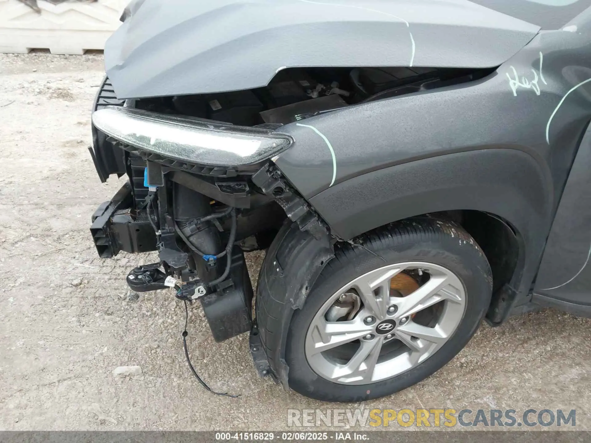18 Photograph of a damaged car KM8K62AB8PU936451 HYUNDAI KONA 2023