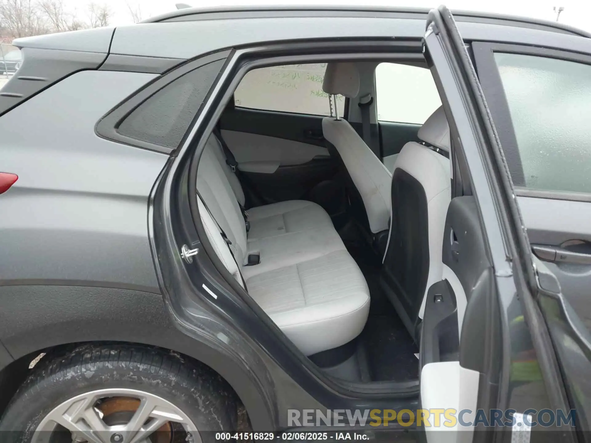8 Photograph of a damaged car KM8K62AB8PU936451 HYUNDAI KONA 2023