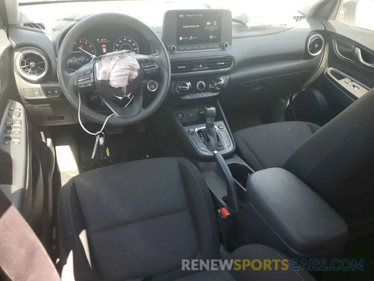 8 Photograph of a damaged car KM8K62AB8PU985827 HYUNDAI KONA 2023