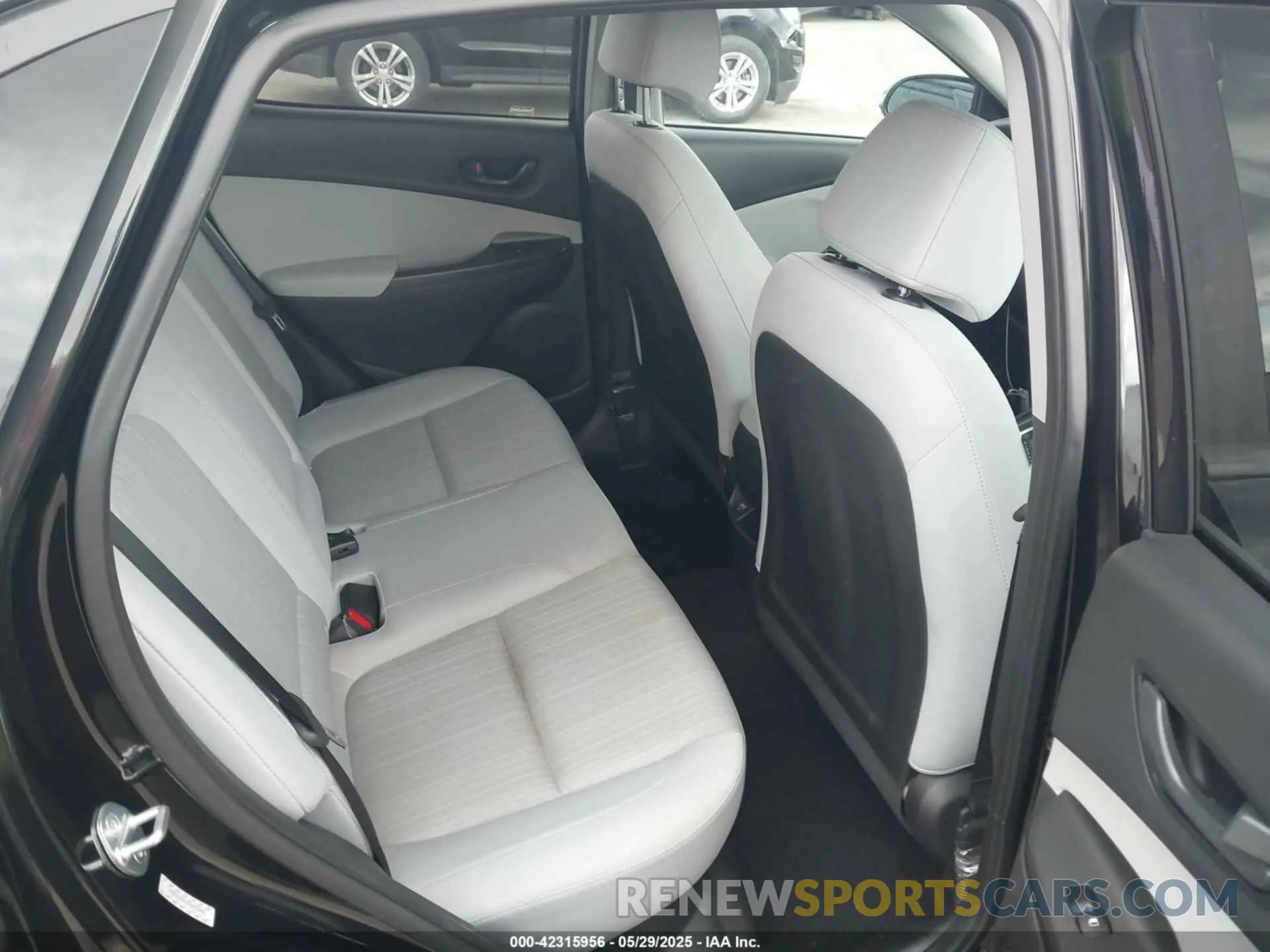 8 Photograph of a damaged car KM8K62ABXPU055895 HYUNDAI KONA 2023