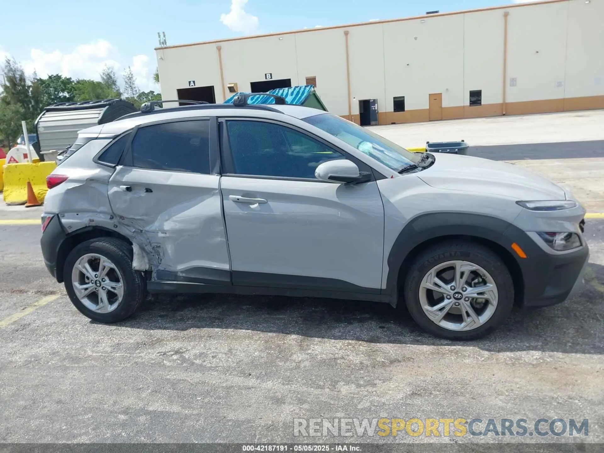 13 Photograph of a damaged car KM8K6CAB3PU062015 HYUNDAI KONA 2023