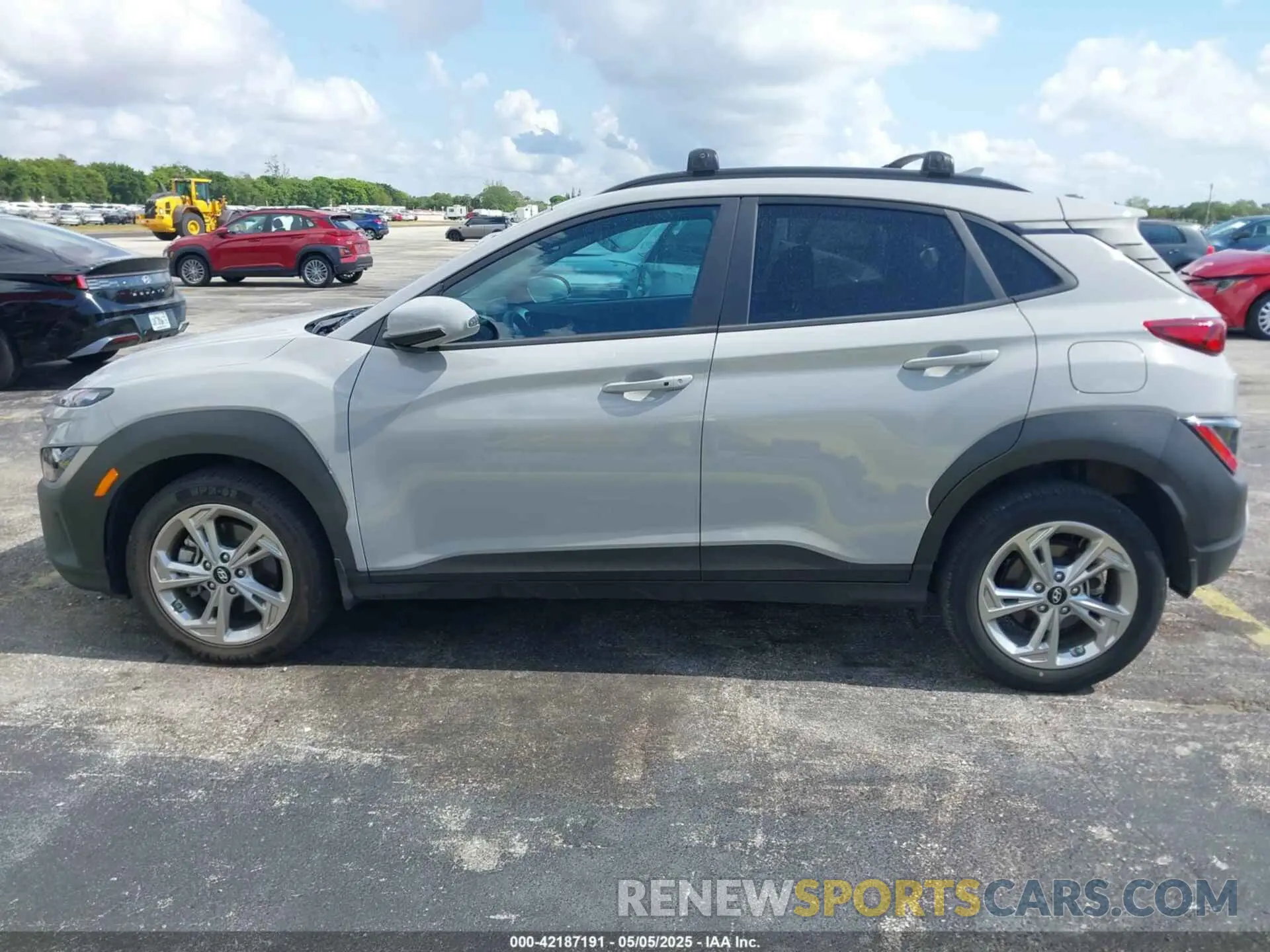 14 Photograph of a damaged car KM8K6CAB3PU062015 HYUNDAI KONA 2023