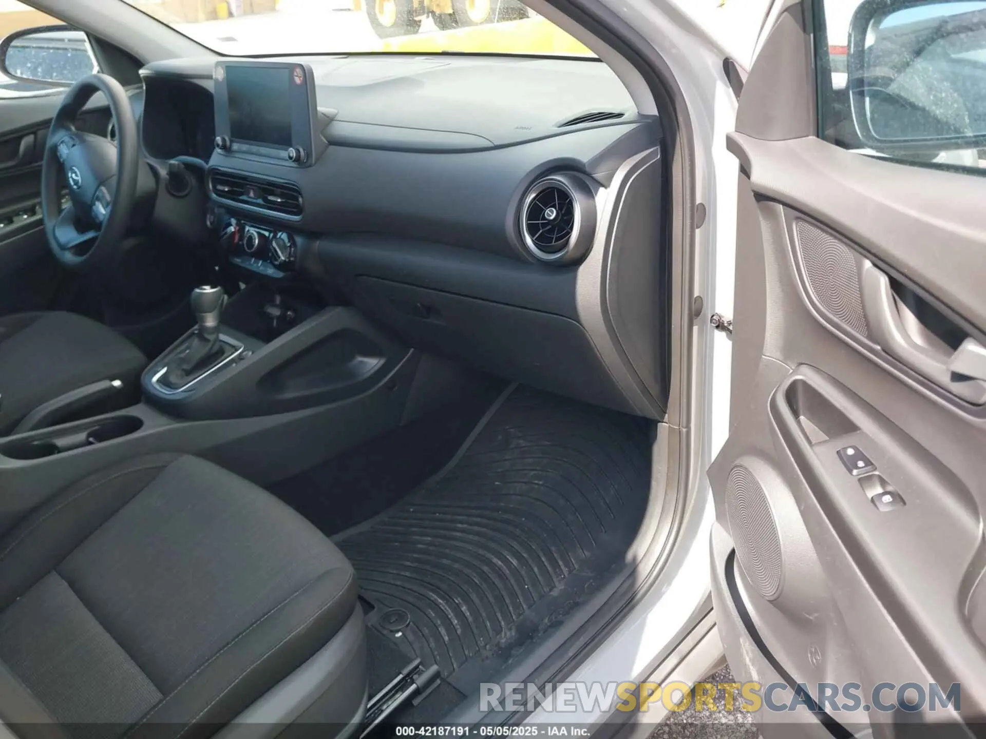 5 Photograph of a damaged car KM8K6CAB3PU062015 HYUNDAI KONA 2023