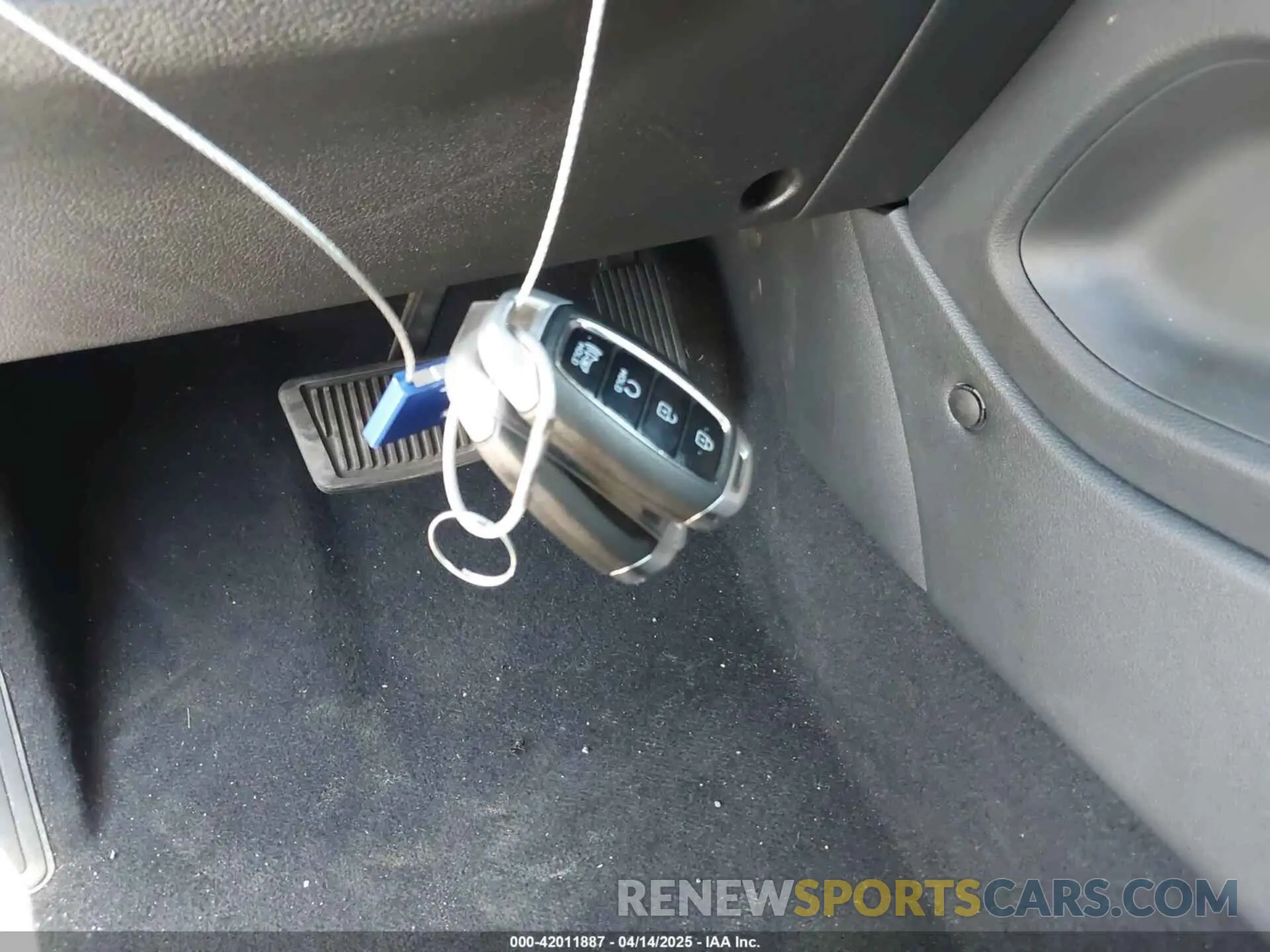 11 Photograph of a damaged car KM8K6CAB4PU055901 HYUNDAI KONA 2023