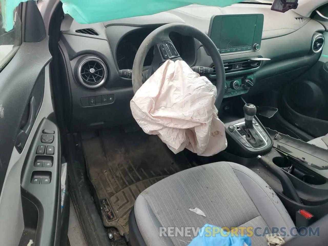 8 Photograph of a damaged car KM8K6CAB7PU007275 HYUNDAI KONA 2023