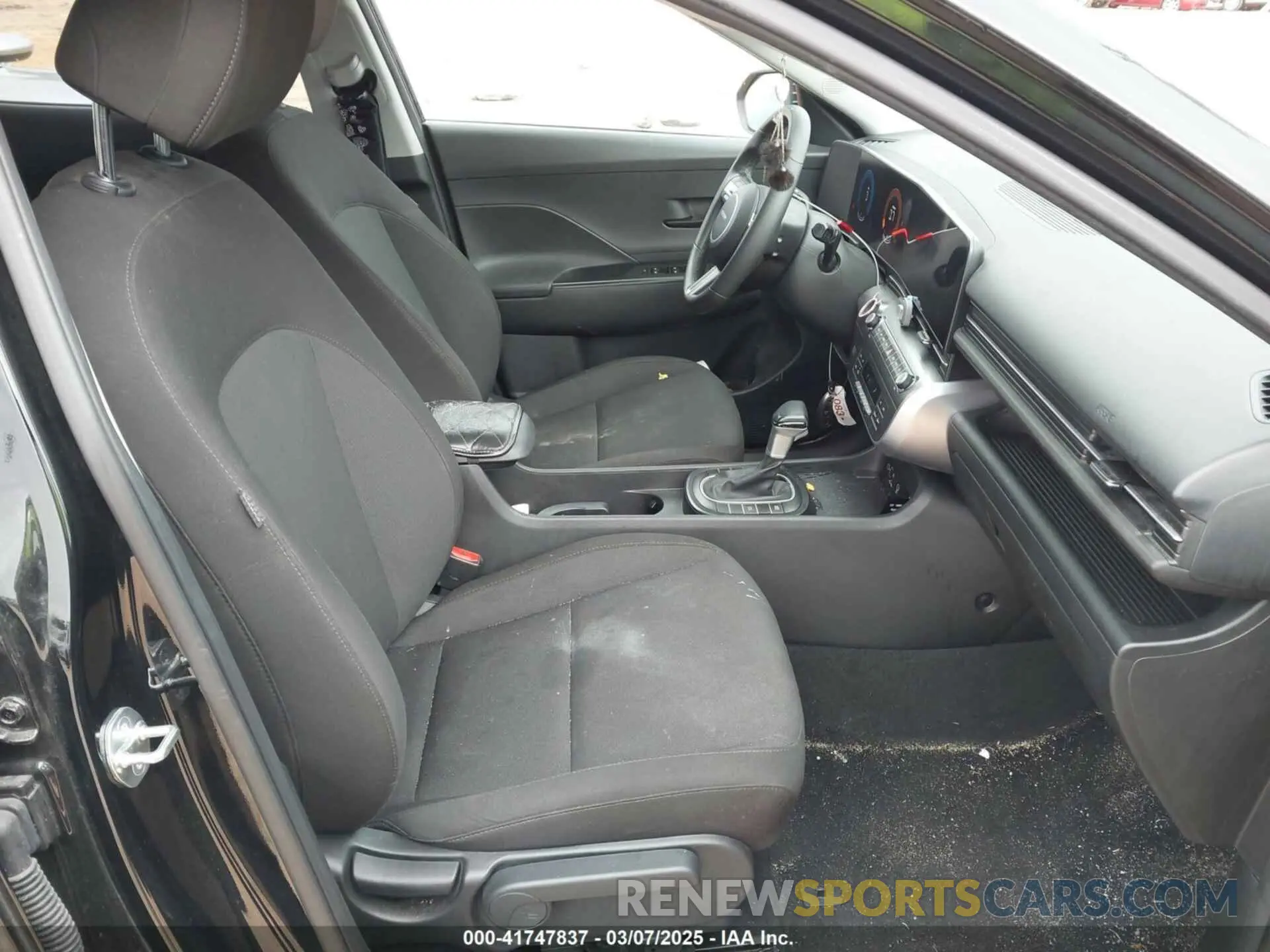 5 Photograph of a damaged car KM8HBCAB5RU047542 HYUNDAI KONA 2024