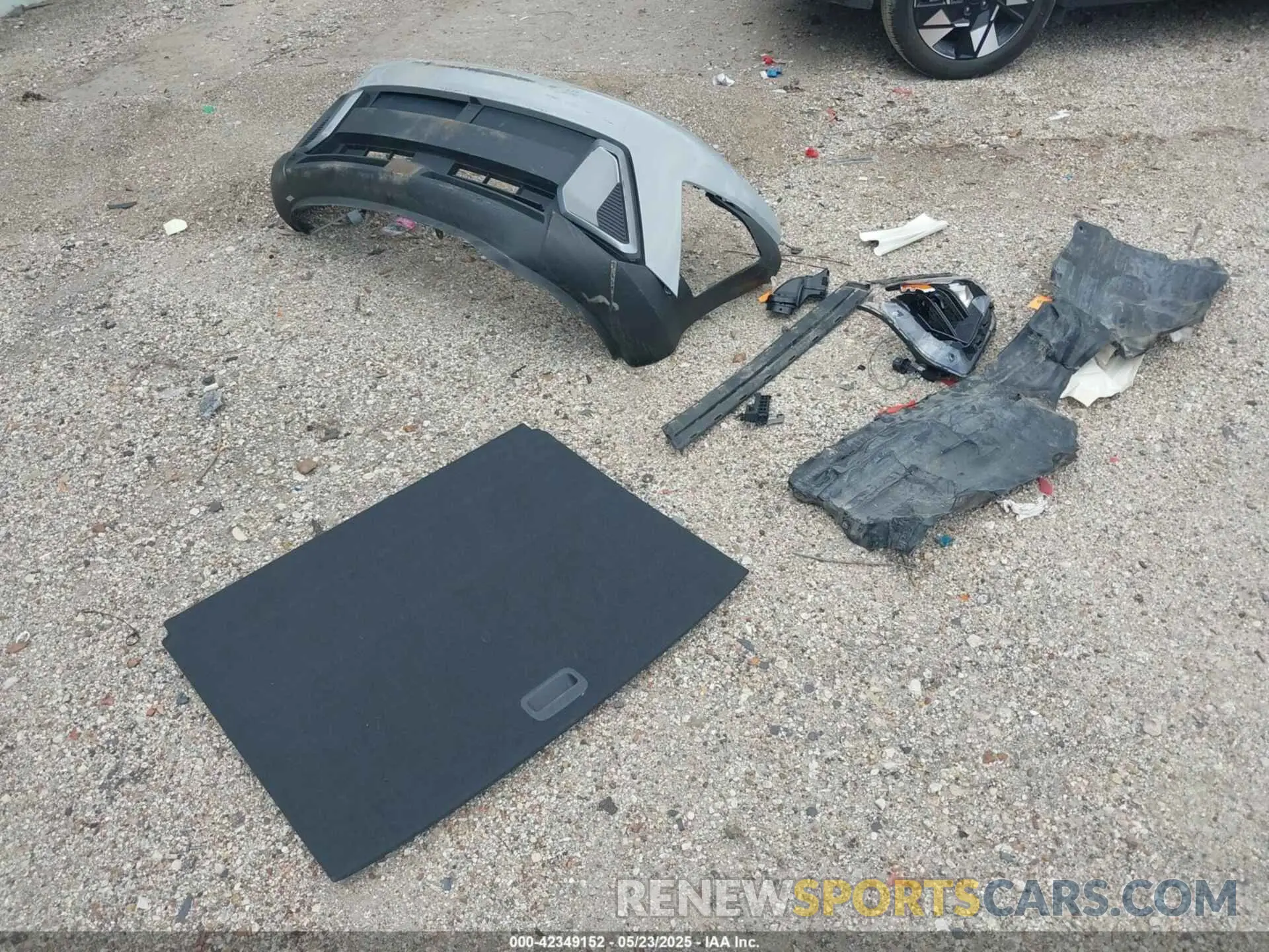 12 Photograph of a damaged car KM8HBCABXRU105984 HYUNDAI KONA 2024