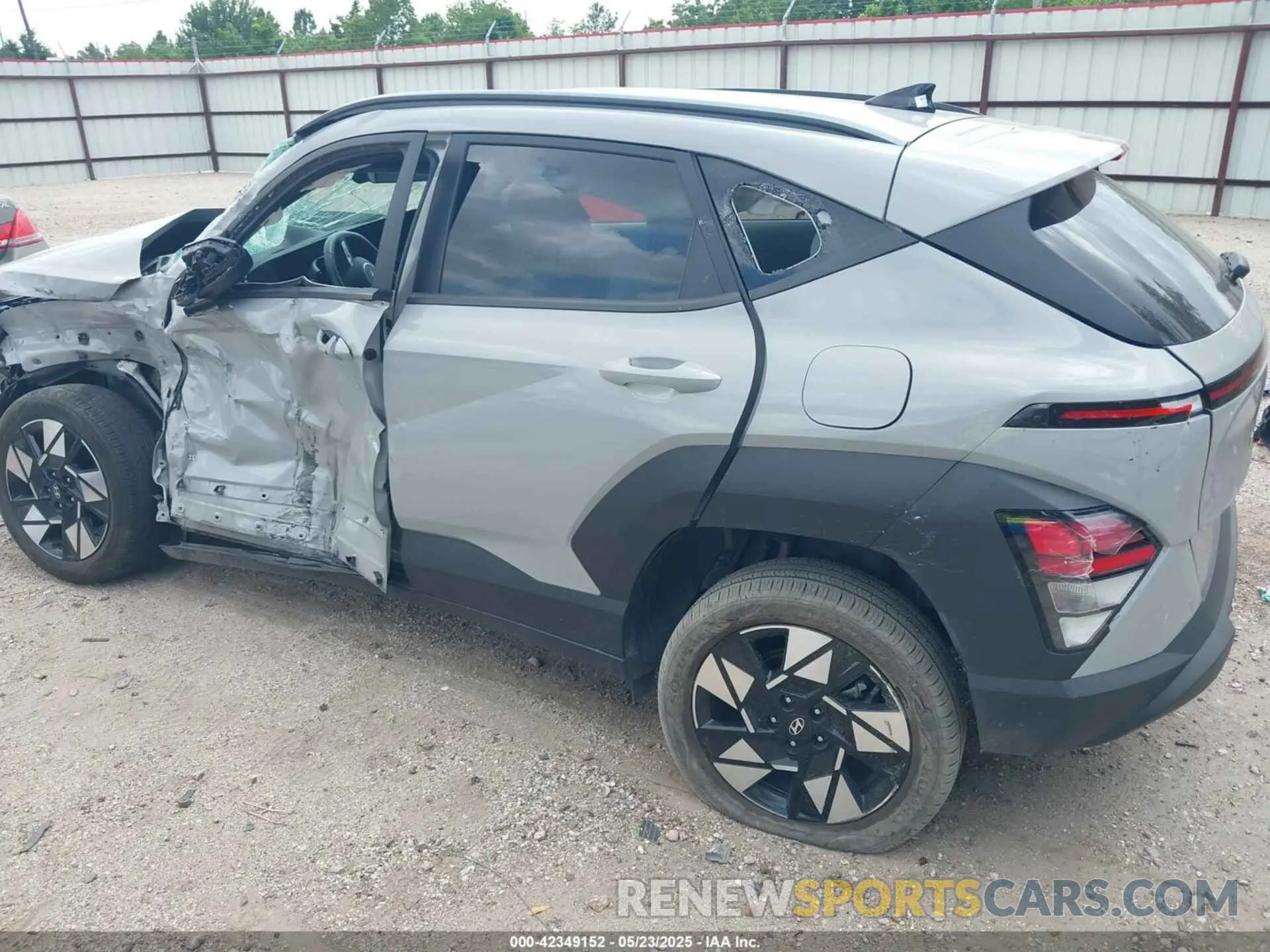 18 Photograph of a damaged car KM8HBCABXRU105984 HYUNDAI KONA 2024