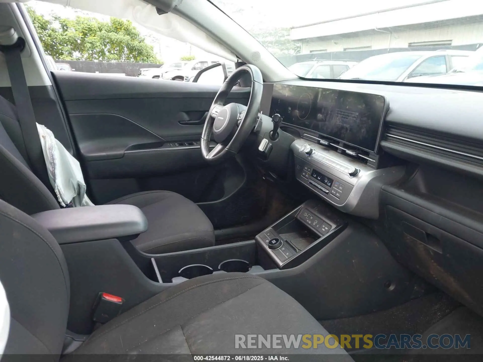 5 Photograph of a damaged car KM8HC3AB8RU066177 HYUNDAI KONA 2024