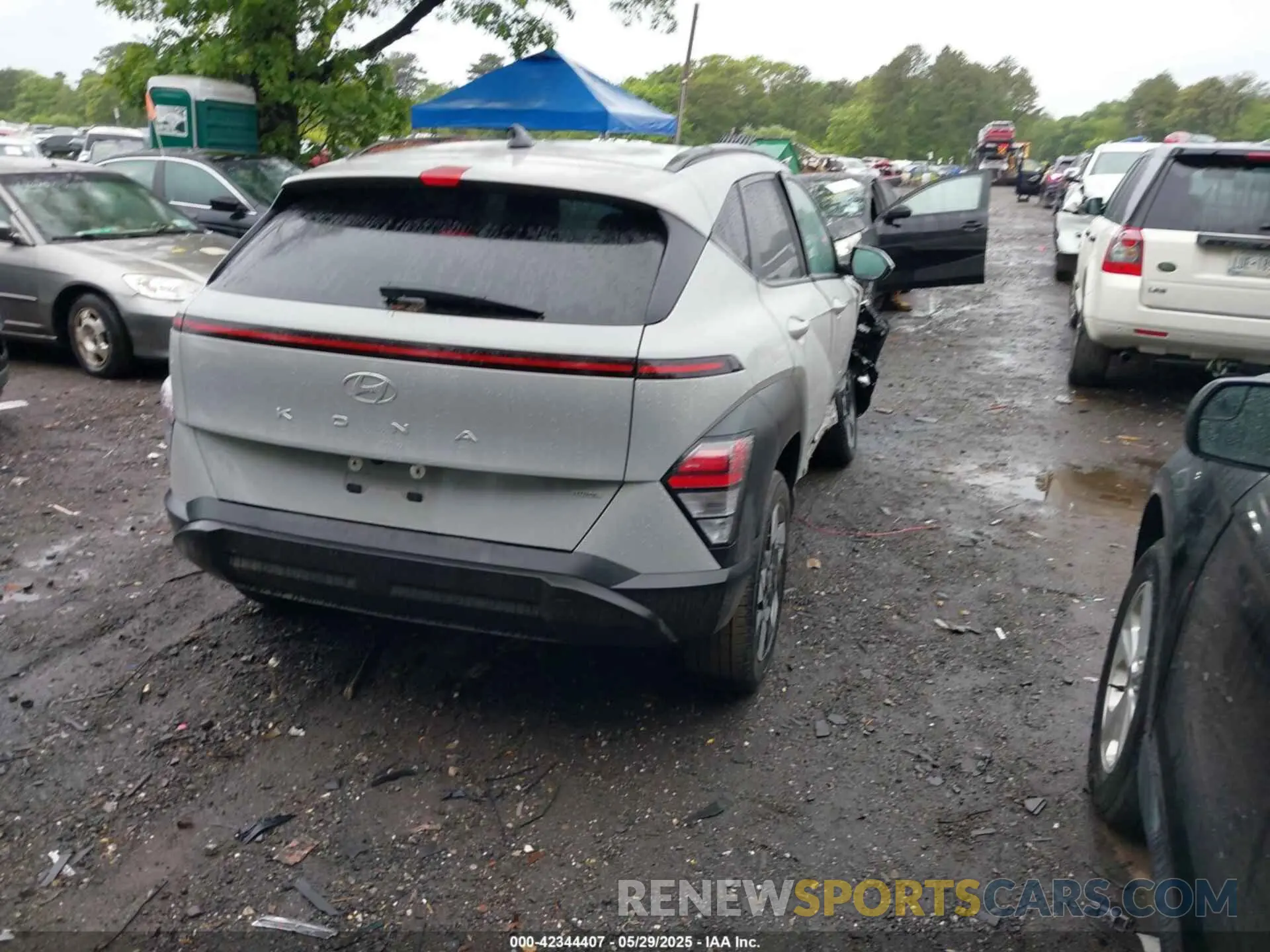 4 Photograph of a damaged car KM8HCCAB0RU083782 HYUNDAI KONA 2024