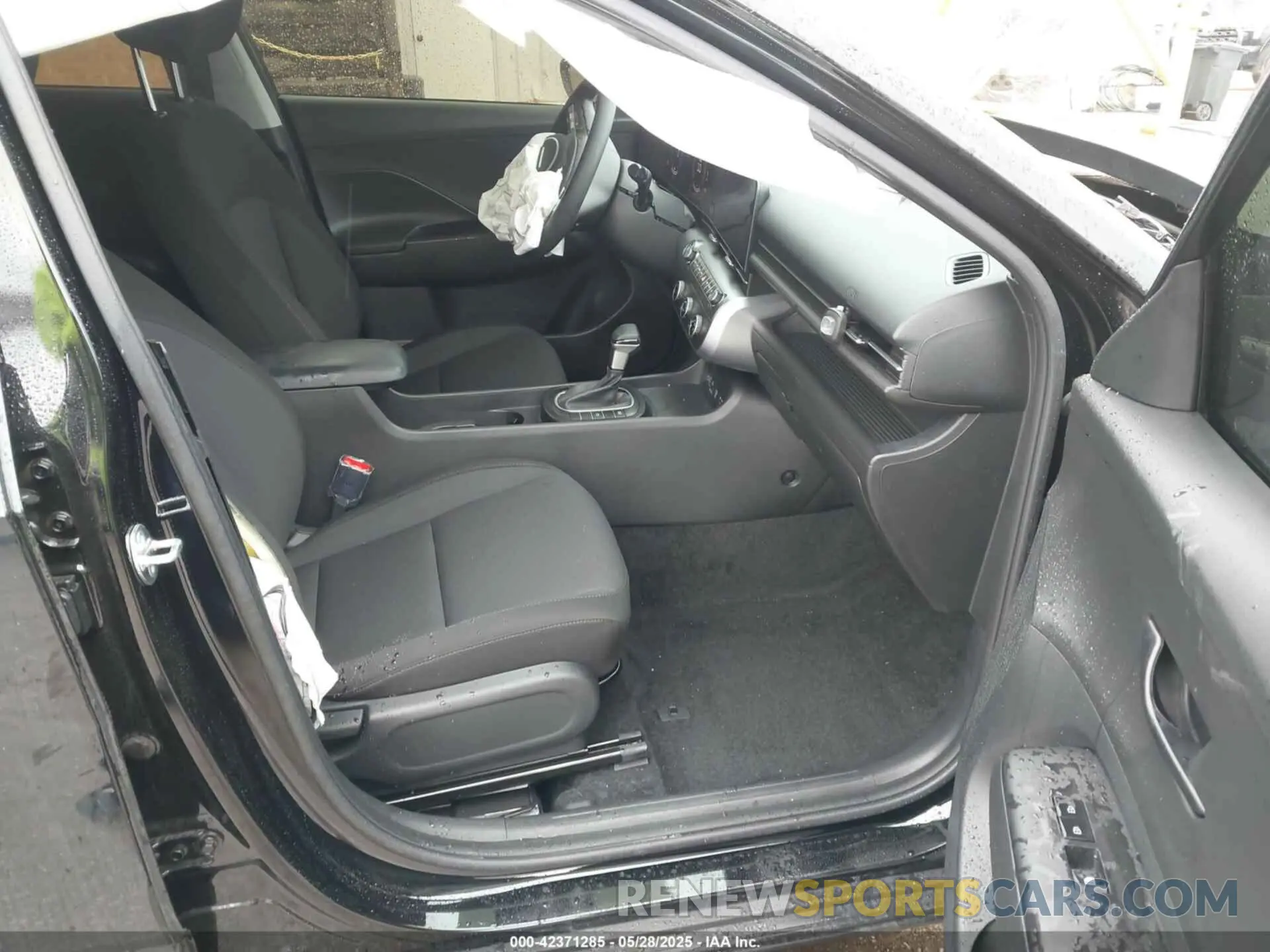 5 Photograph of a damaged car KM8HA3AB3SU247795 HYUNDAI KONA 2025