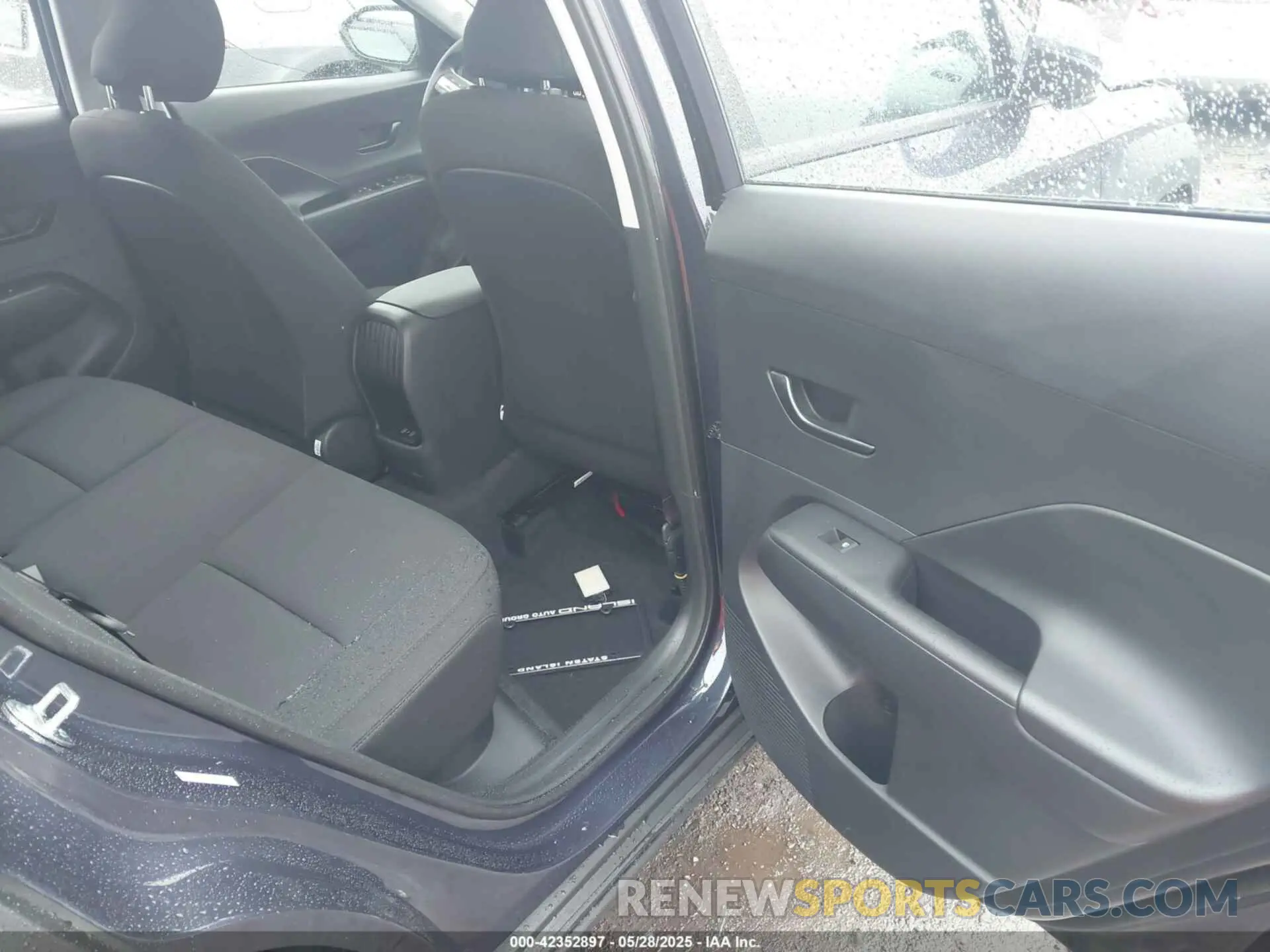 8 Photograph of a damaged car KM8HACAB5SU307334 HYUNDAI KONA 2025