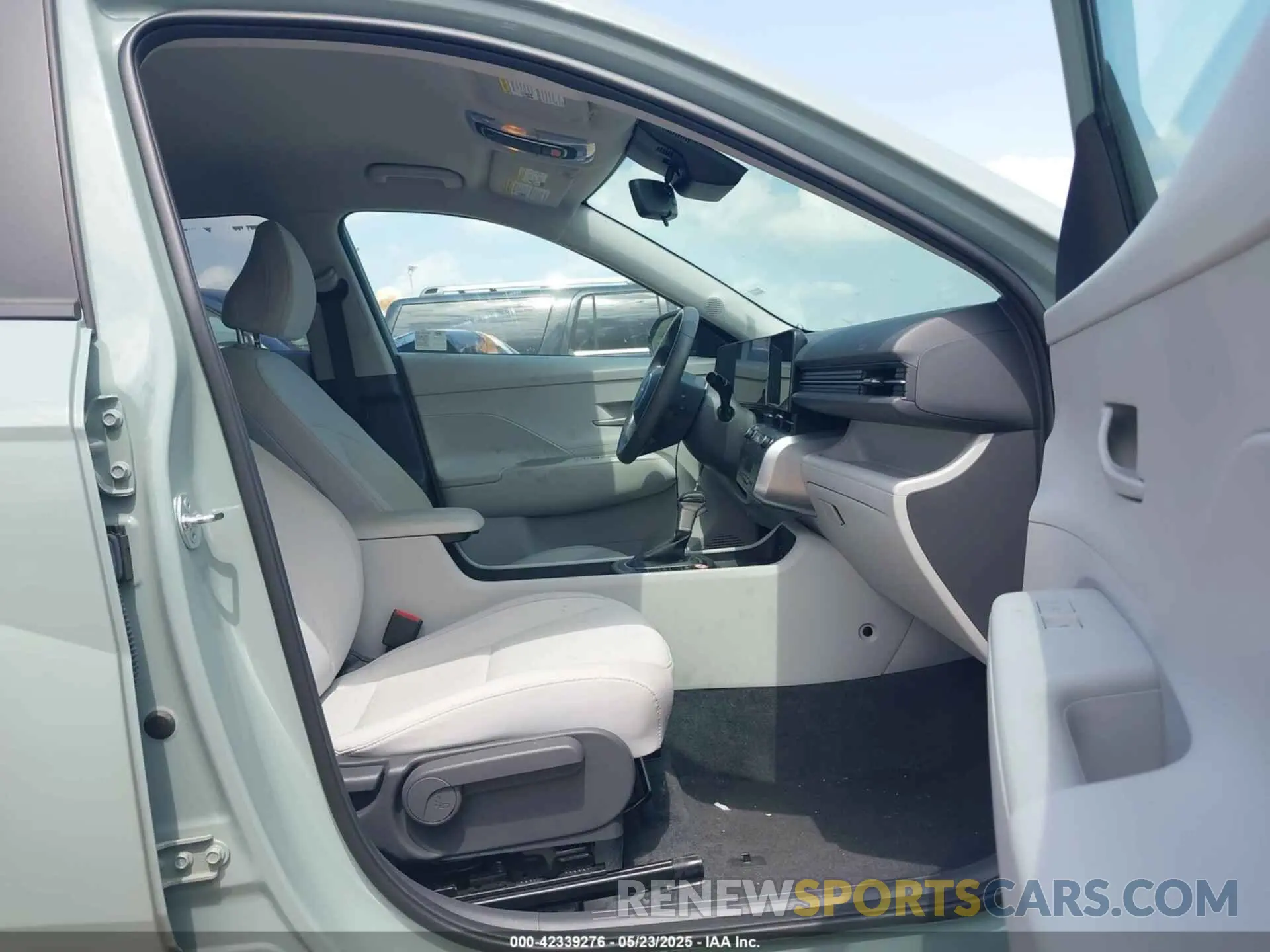 5 Photograph of a damaged car KM8HB3AB0SU235763 HYUNDAI KONA 2025