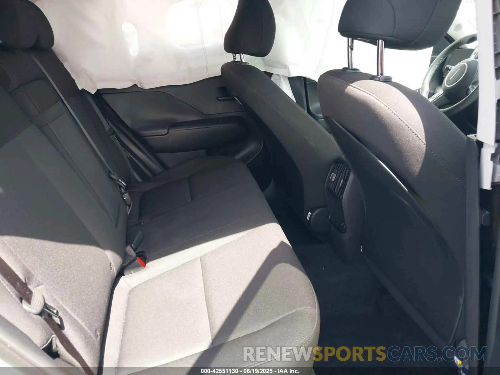 8 Photograph of a damaged car KM8HB3AB2SU302671 HYUNDAI KONA 2025