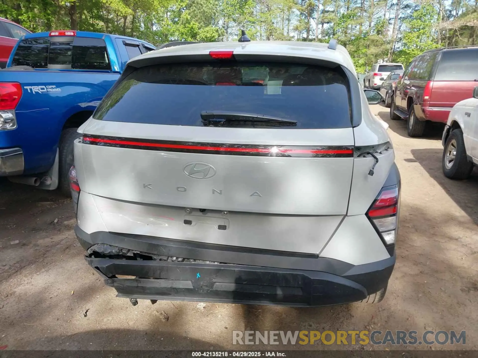 17 Photograph of a damaged car KM8HB3AB3SU215152 HYUNDAI KONA 2025