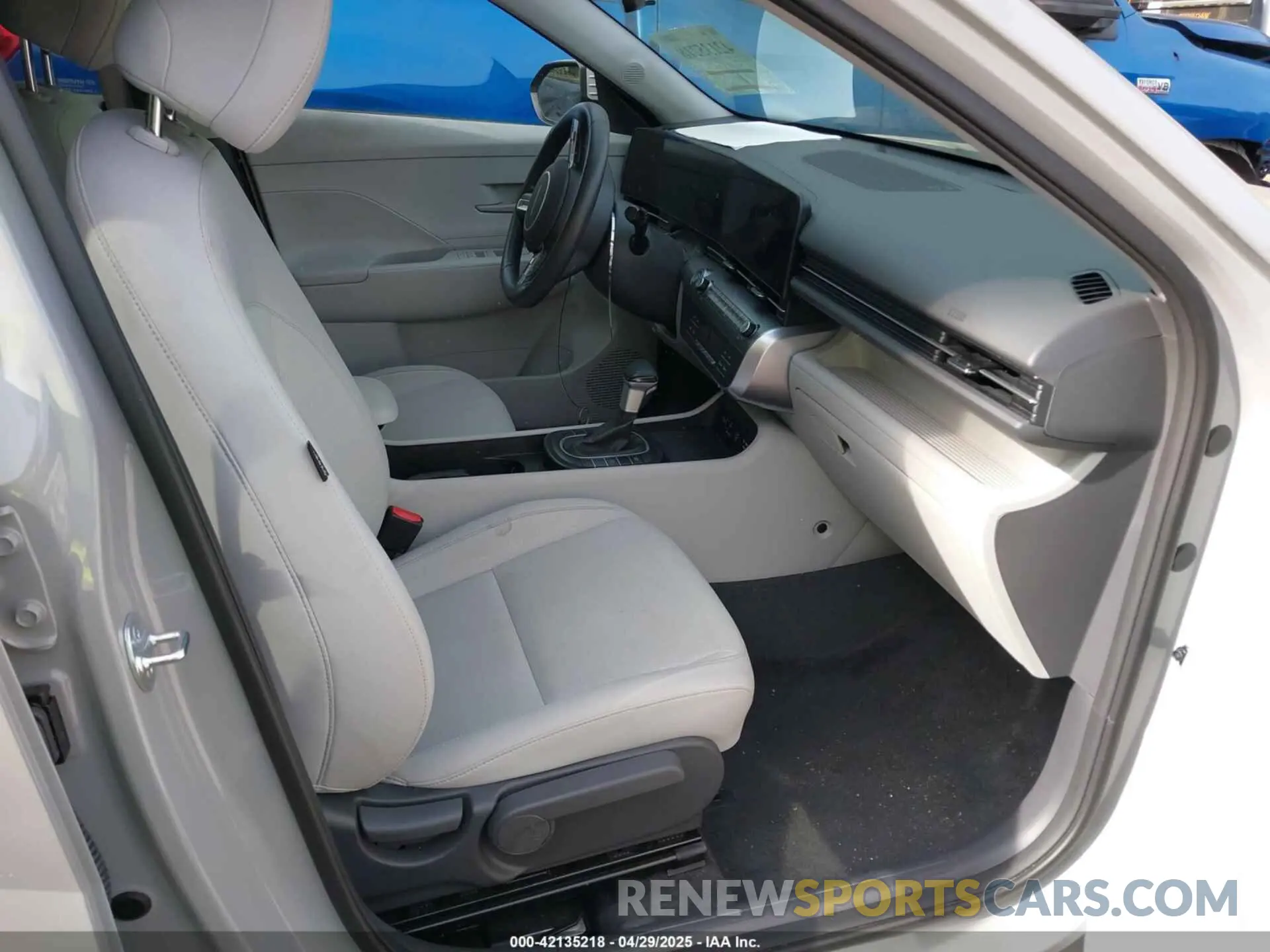 5 Photograph of a damaged car KM8HB3AB3SU215152 HYUNDAI KONA 2025