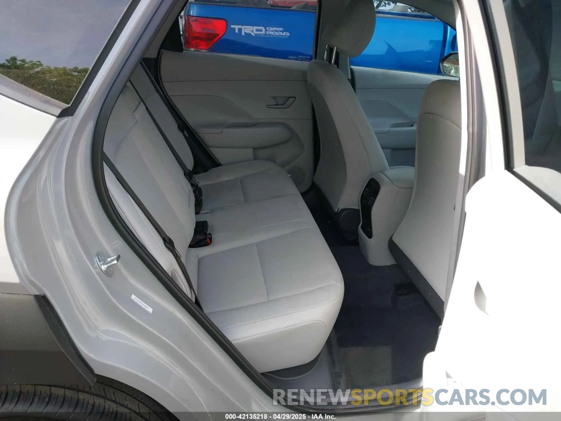8 Photograph of a damaged car KM8HB3AB3SU215152 HYUNDAI KONA 2025