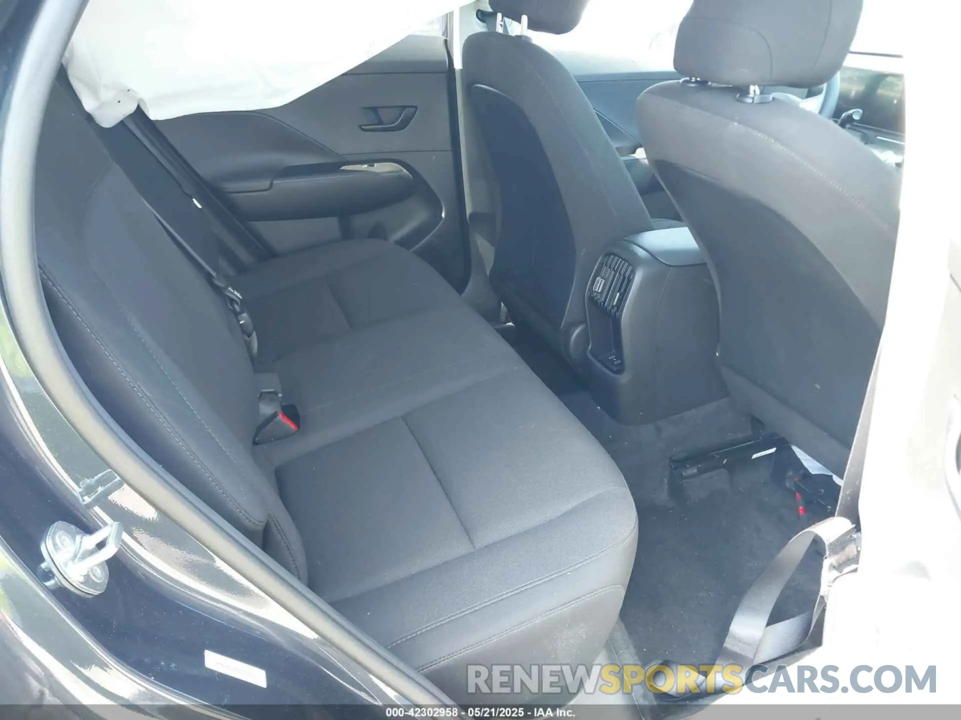 8 Photograph of a damaged car KM8HB3AB7SU250535 HYUNDAI KONA 2025