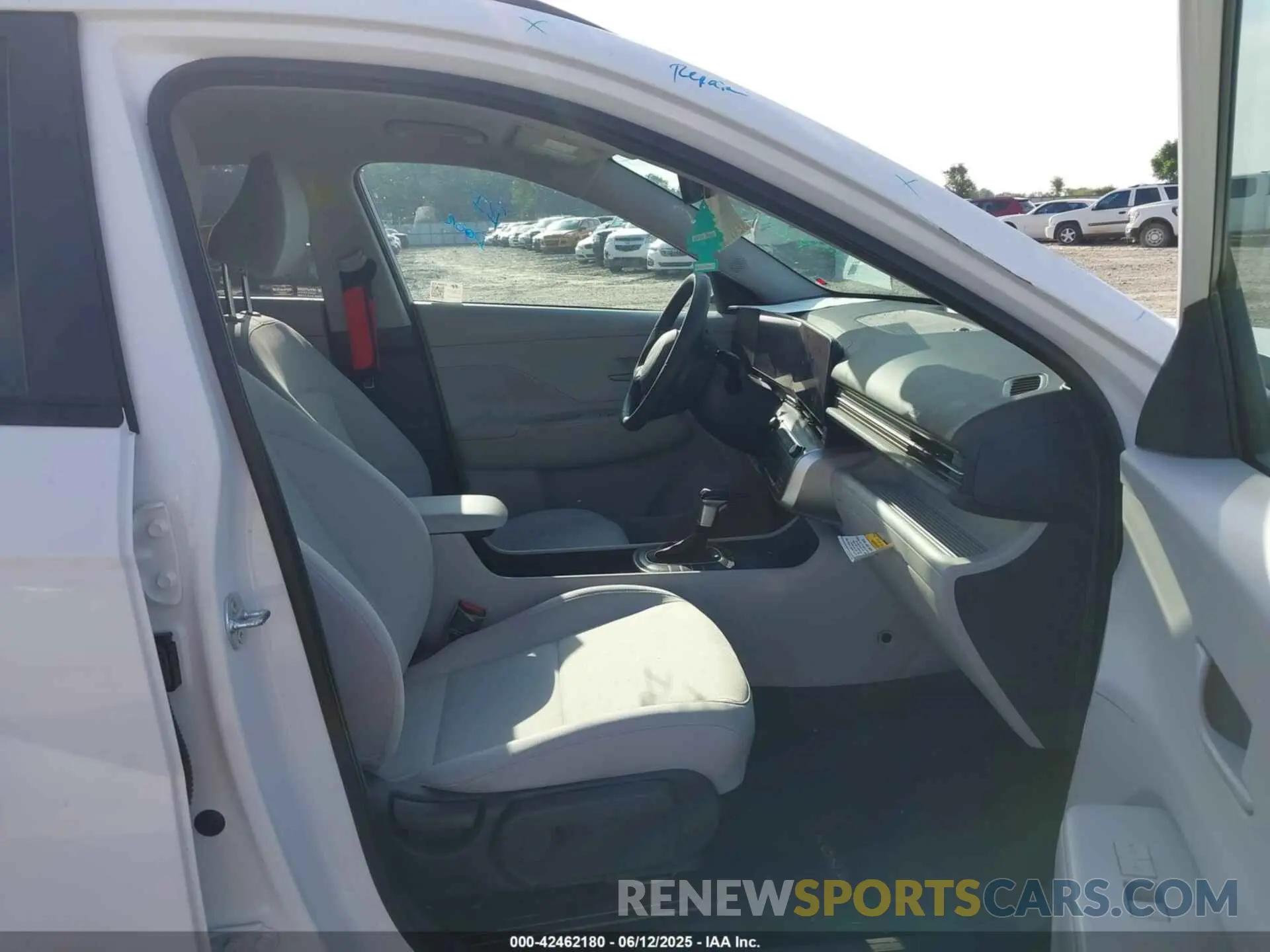 5 Photograph of a damaged car KM8HB3AB7SU258358 HYUNDAI KONA 2025