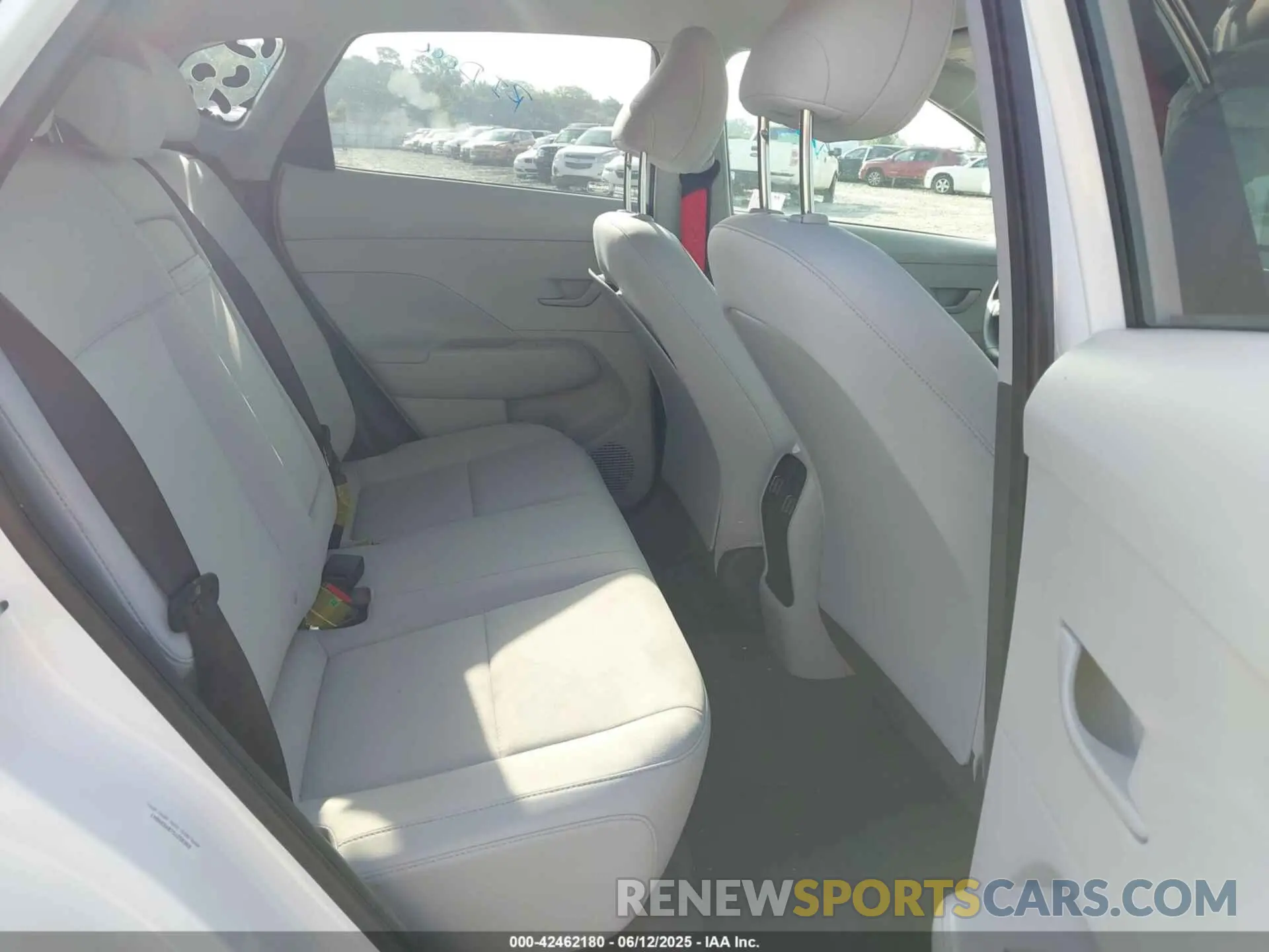 8 Photograph of a damaged car KM8HB3AB7SU258358 HYUNDAI KONA 2025