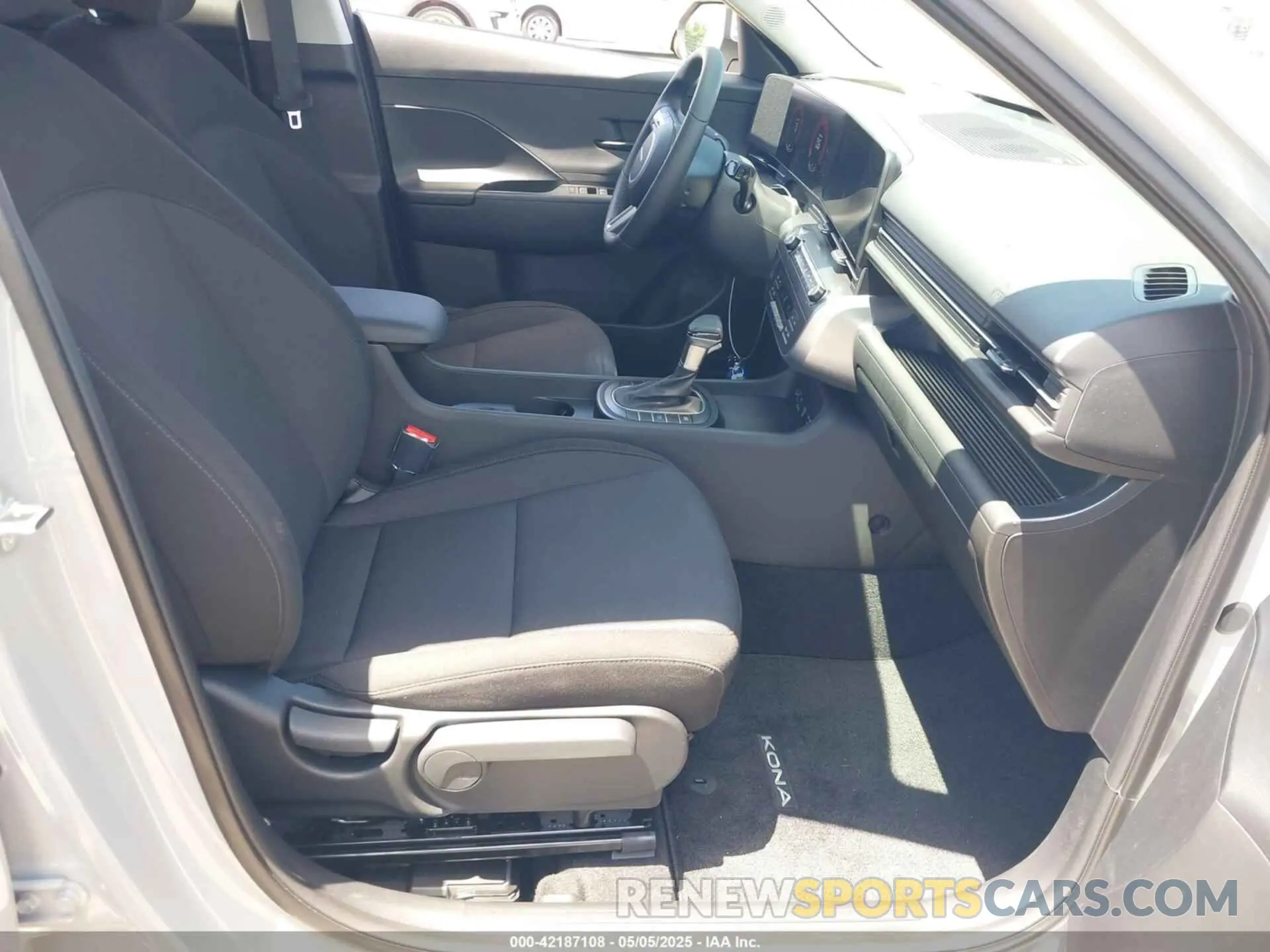 5 Photograph of a damaged car KM8HB3AB7SU262832 HYUNDAI KONA 2025