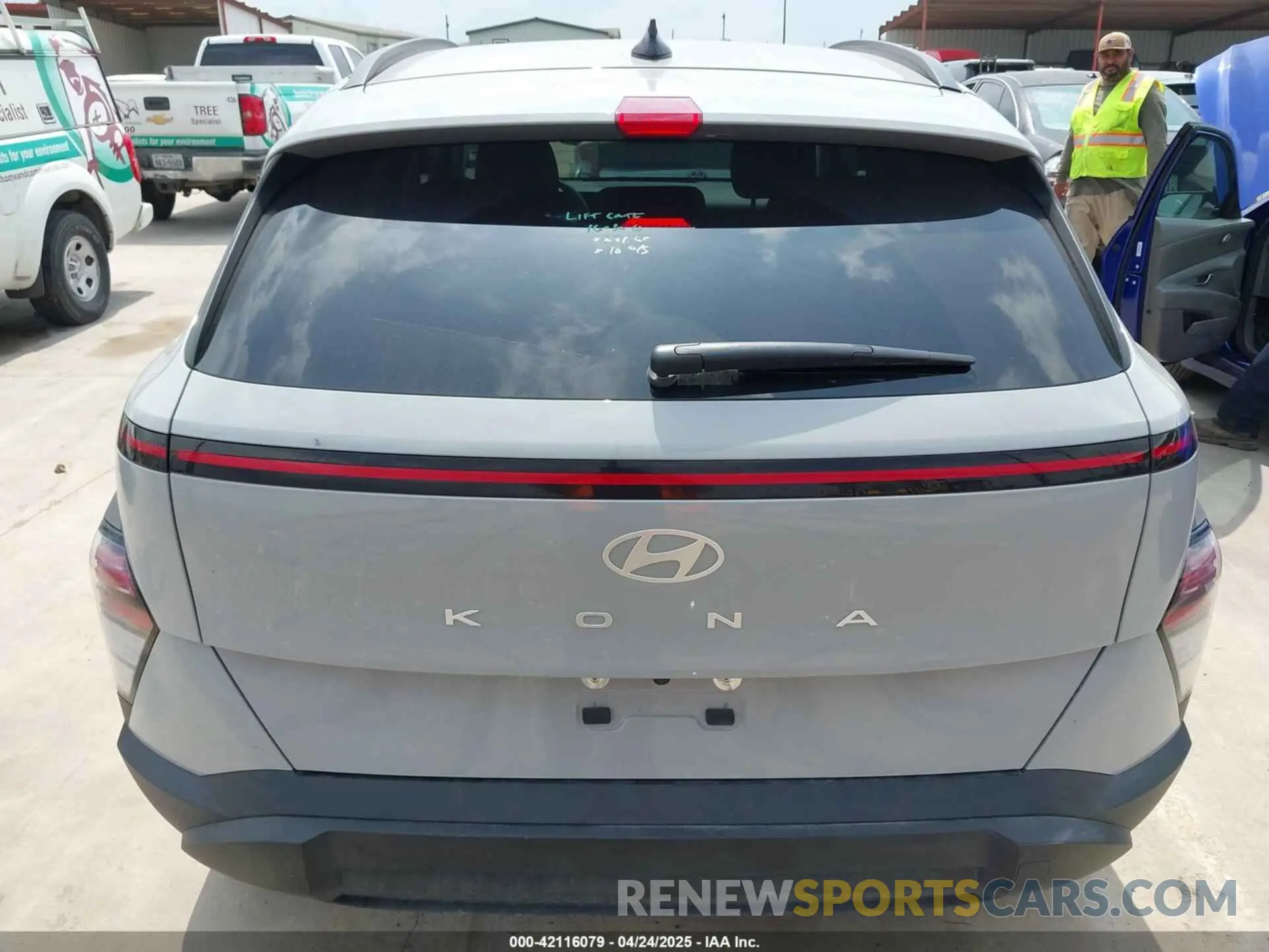 16 Photograph of a damaged car KM8HB3AB8SU224753 HYUNDAI KONA 2025