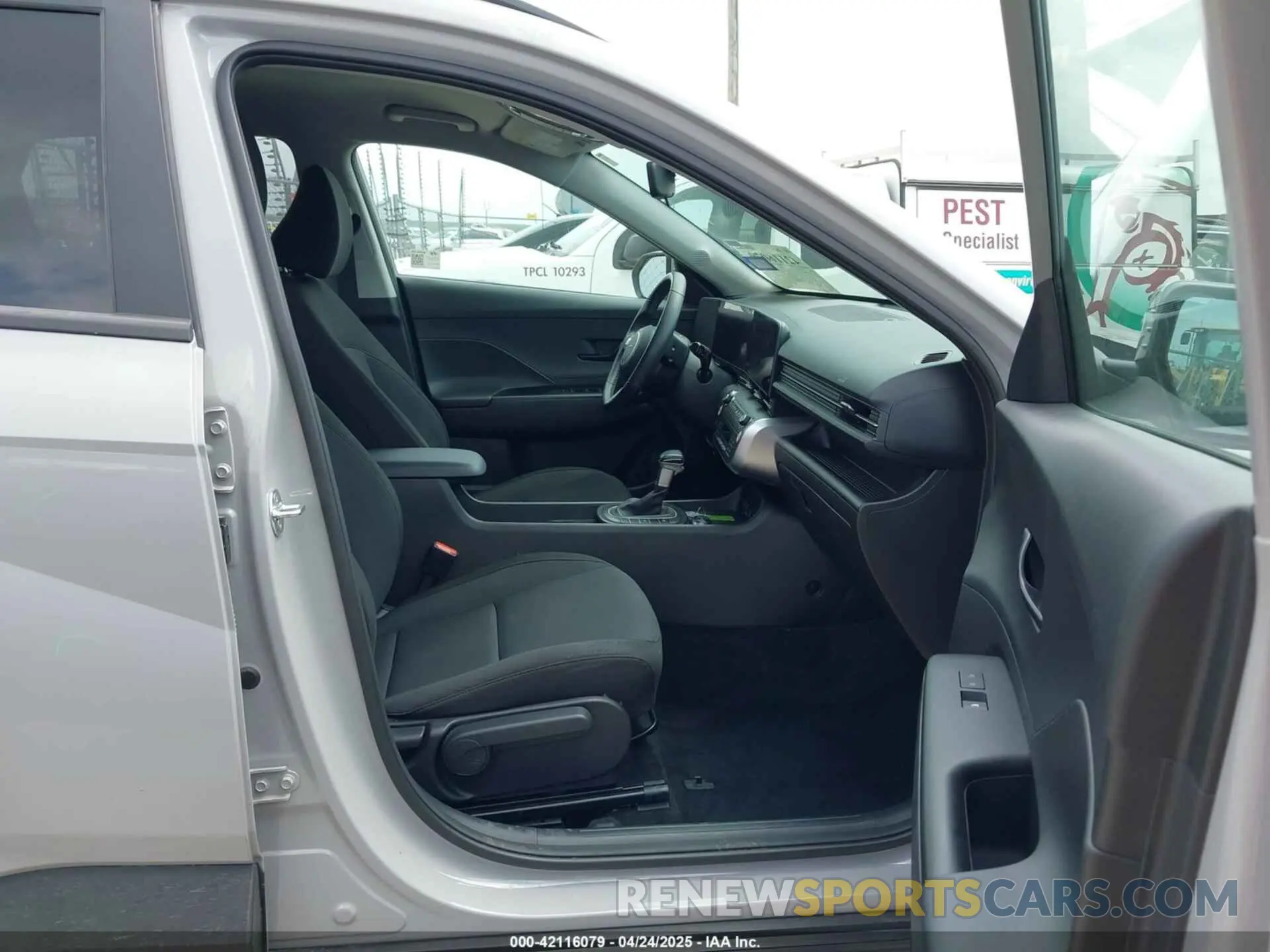 5 Photograph of a damaged car KM8HB3AB8SU224753 HYUNDAI KONA 2025
